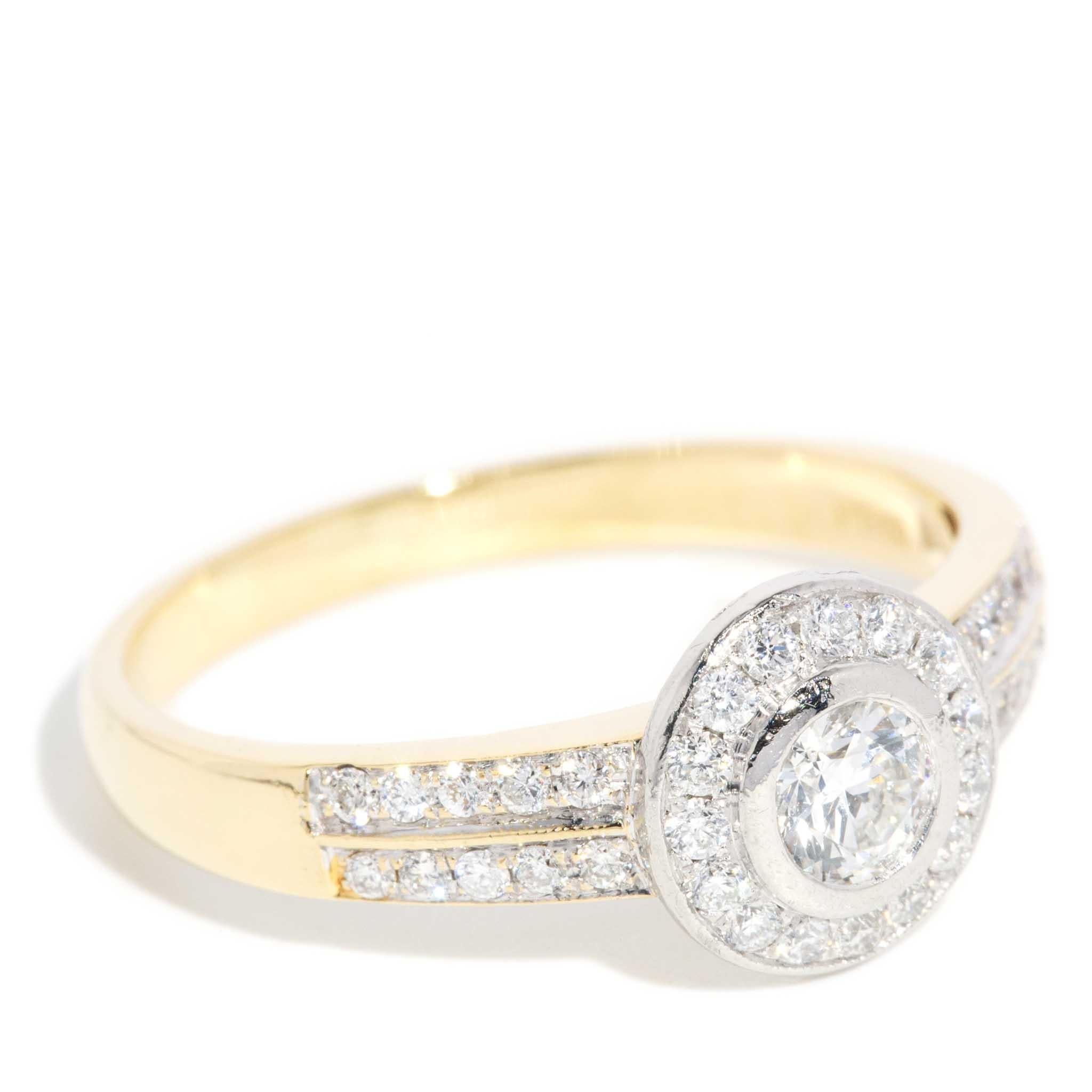 De las mujeres Vintage Circa 1990s Anillo Halo Diamante Brillante Redondo 18 Quilates Oro Blanco Amarillo