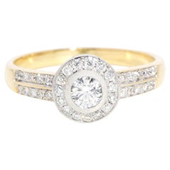 Vintage Circa 1990s Anillo Halo Diamante Brillante Redondo 18 Quilates Oro Blanco Amarillo