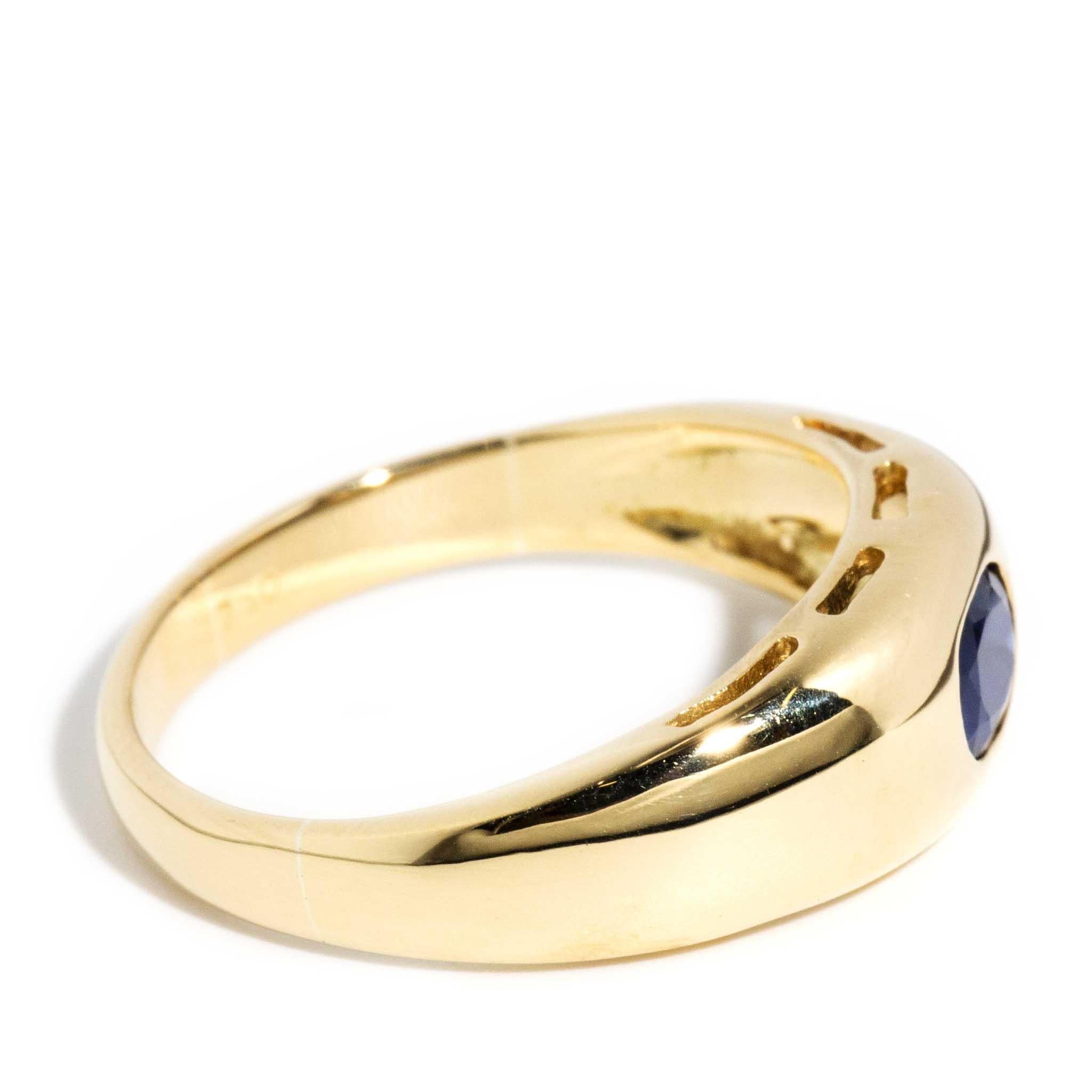 Women's Vintage Circa 1990s Rubover Oval Sapphire Domed Band 18 Carat Yellow Gold For Sale