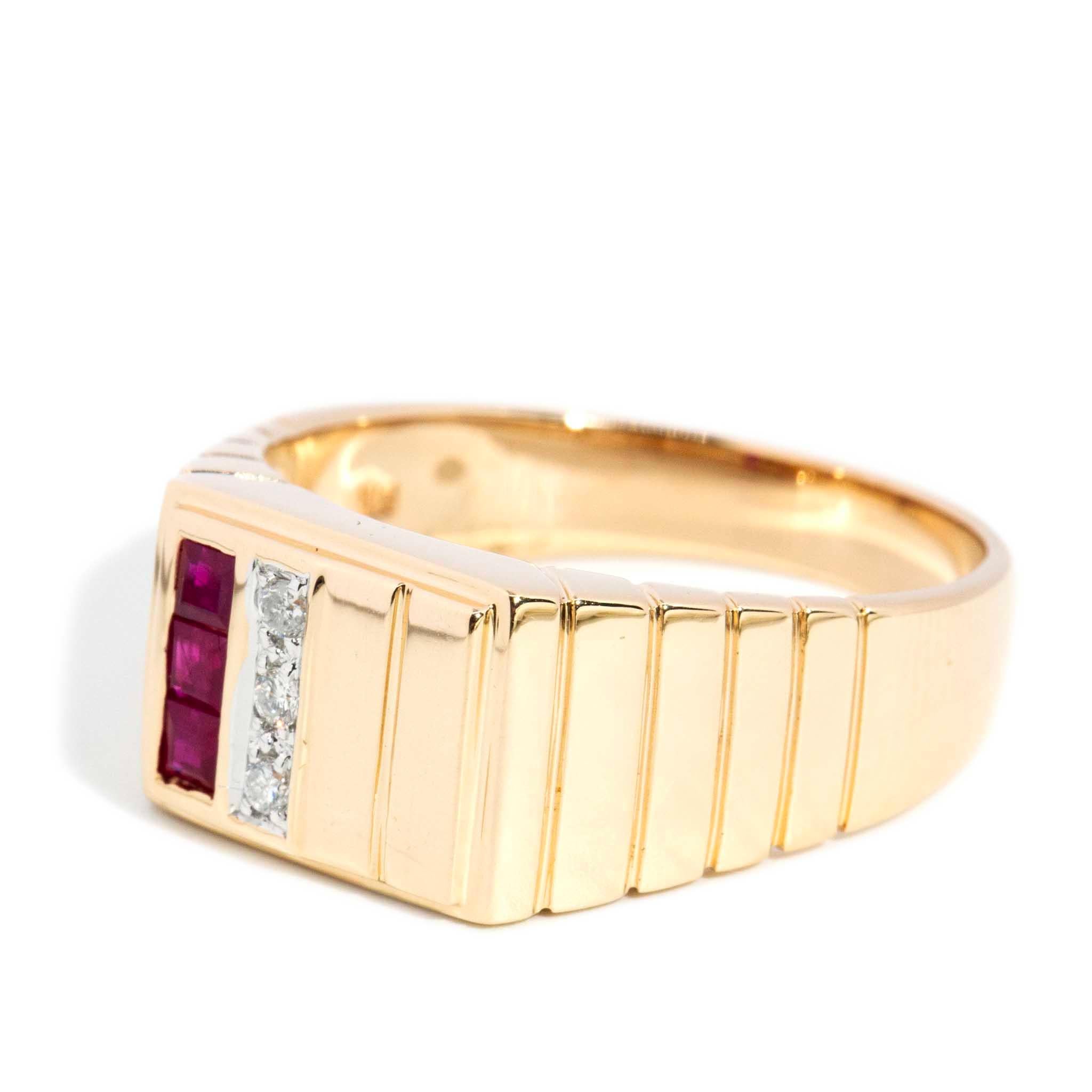 Vintage Circa 1990s Ruby & Diamond Stepped Dress Ring 14 Carat Gold Bon état - En vente à Hamilton, AU
