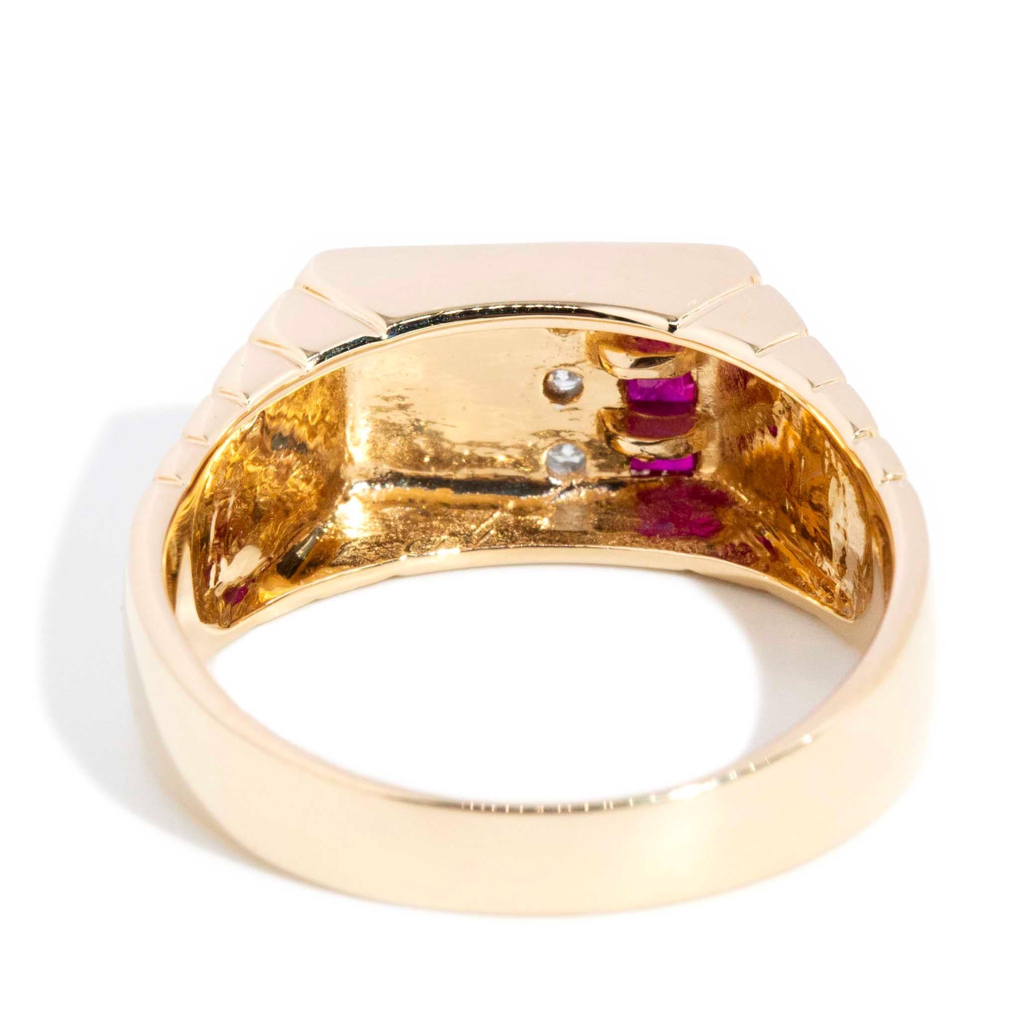 Vintage Circa 1990s Ruby & Diamond Stepped Dress Ring 14 Carat Gold en vente 3