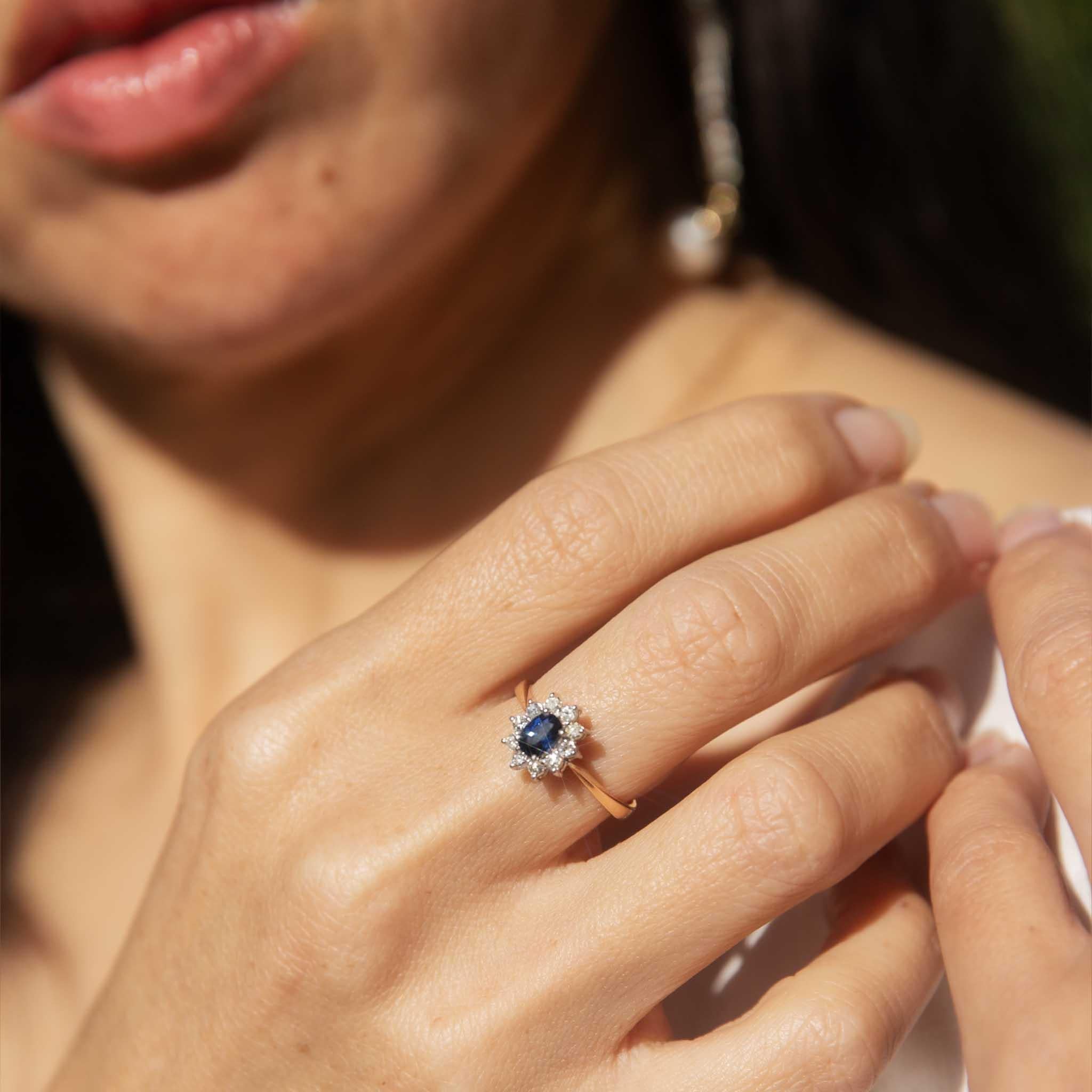 Vintage Circa 1990s Sapphire & Diamond Ring 14 Carat Gold In Good Condition For Sale In Hamilton, AU