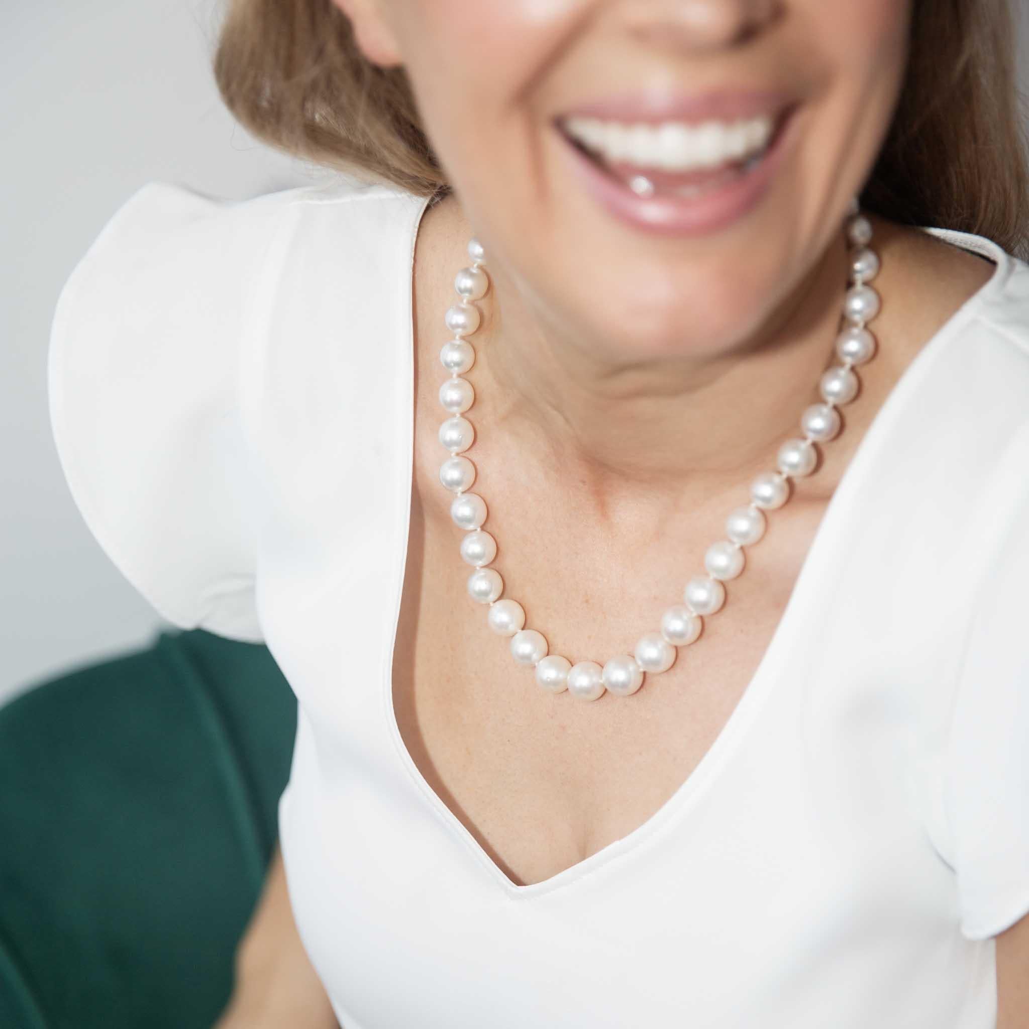 Modern Vintage Circa 1990s South Sea Pearl Strand Necklace 18 Carat White Gold Clasp For Sale