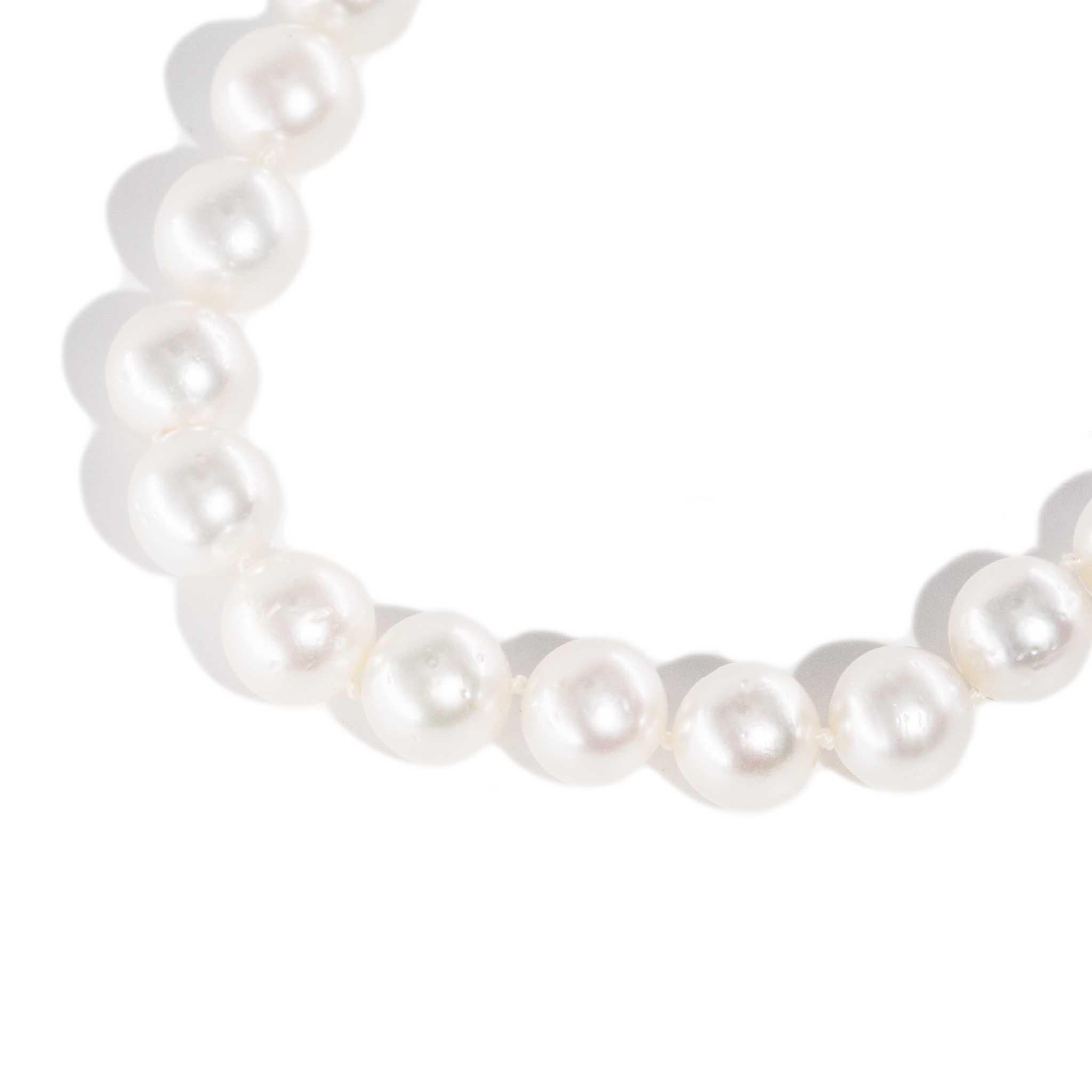 Round Cut Vintage Circa 1990s South Sea Pearl Strand Necklace 18 Carat White Gold Clasp For Sale
