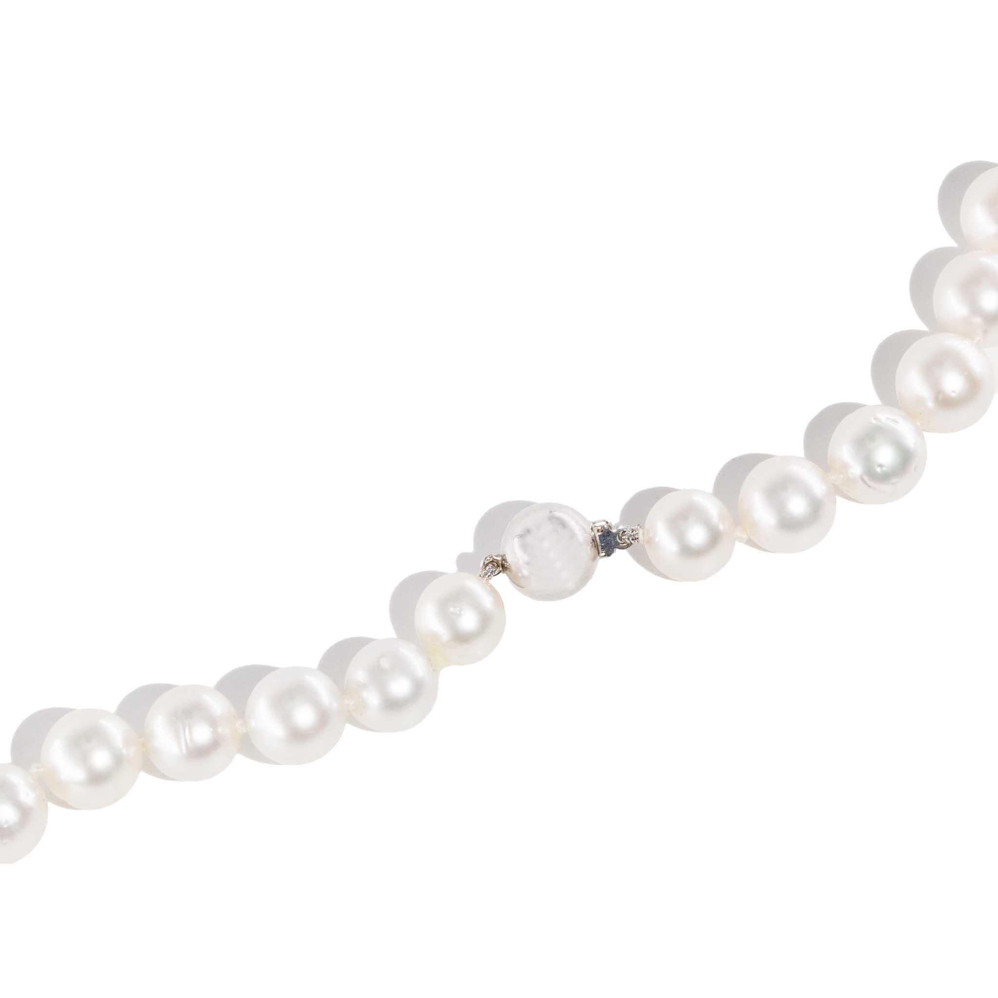 Vintage Circa 1990s South Sea Pearl Strand Necklace 18 Carat White Gold Clasp For Sale 1