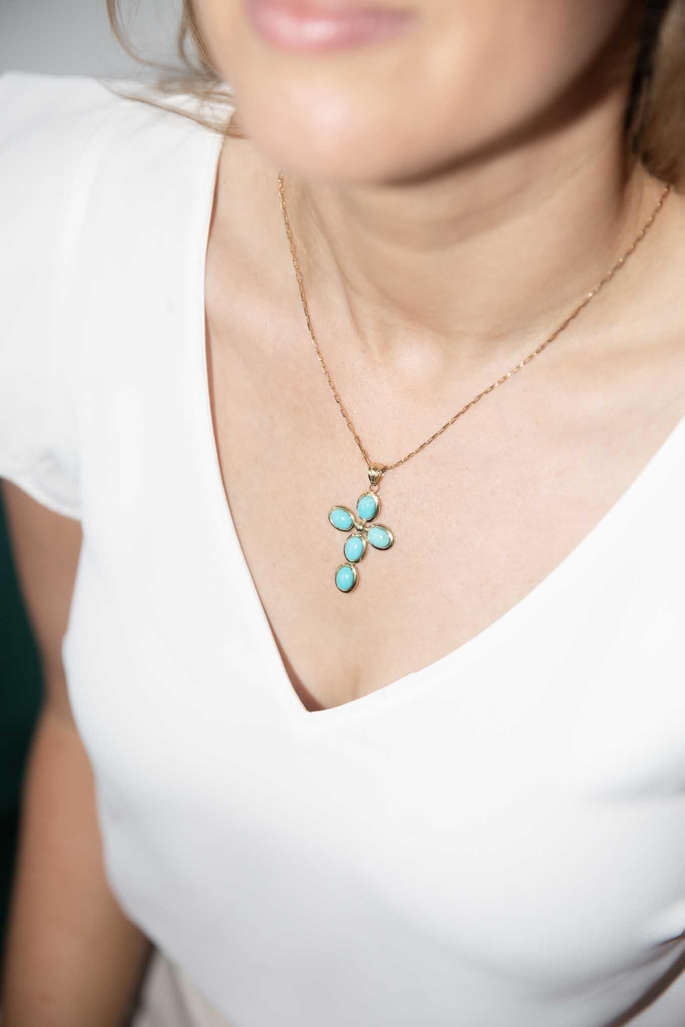Crafted in 14 carat gold, The Genevieve Pendant & Chain is a vibrant jewel Her stunning blue turquoise gems imagine the rich seas of the Maldives with the sun dancing upon it's surface. She is the perfect gift for someone special.

The Genevieve