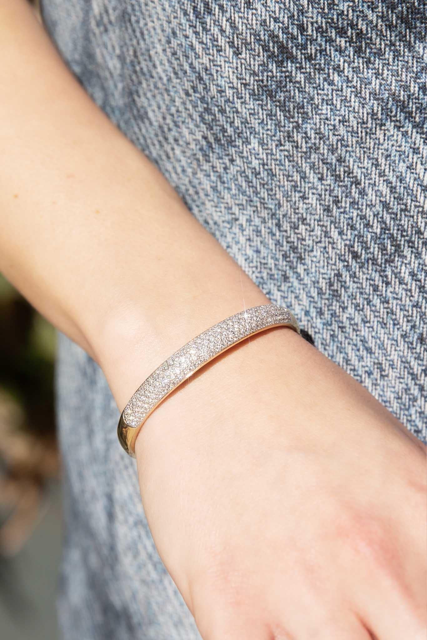 Beautifully crafted in 18 carat gold our Serci Diamond Bangle is a much cherished accessory.  Row upon row of pave set sparkling diamonds add incredible lavishness to her design. For life's big occasions, Serci will be a most sublime gift.   

The