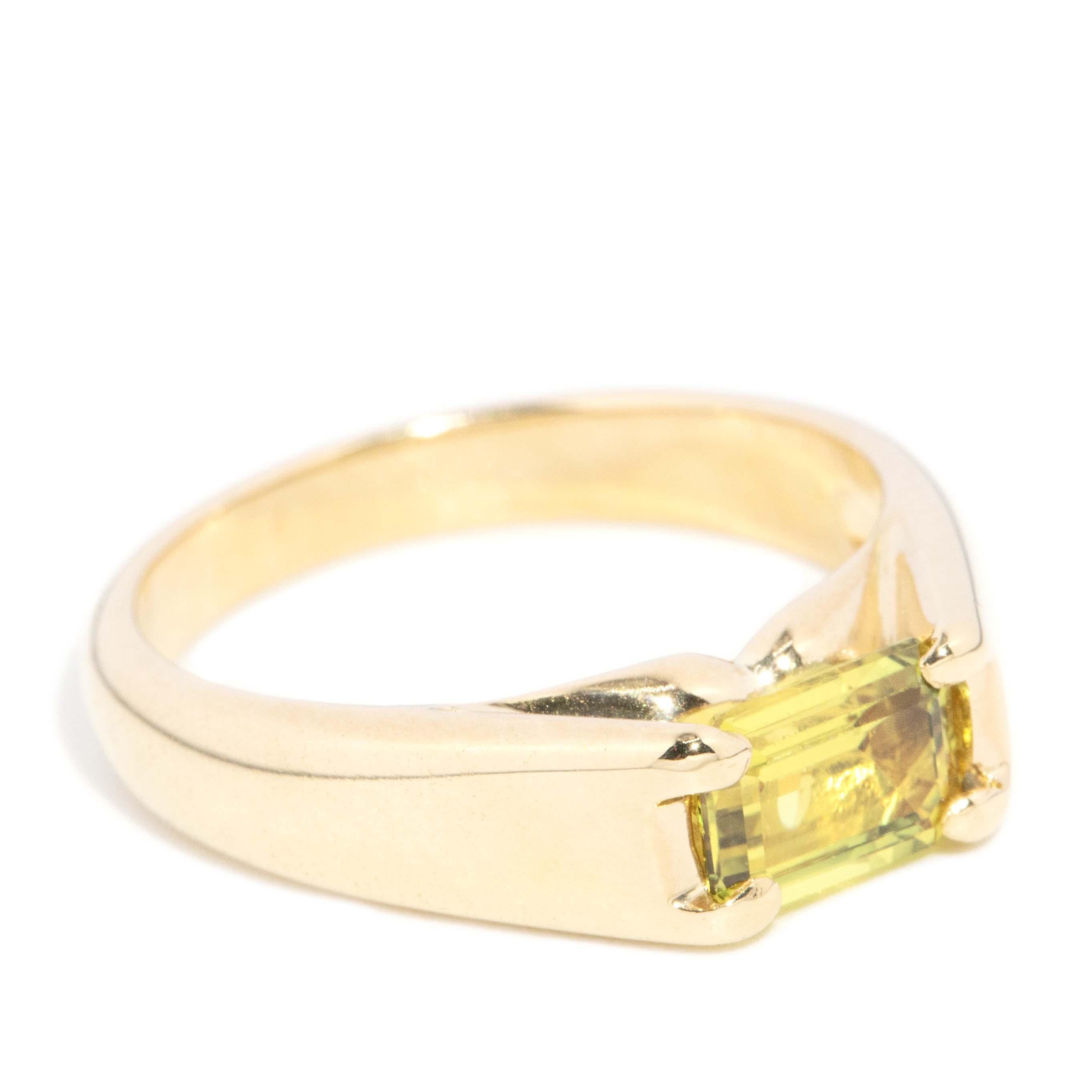 Vintage Circa 1990s Yellow Sapphire Ring 18 Carat Yellow Gold In condizioni buone in vendita a Hamilton, AU