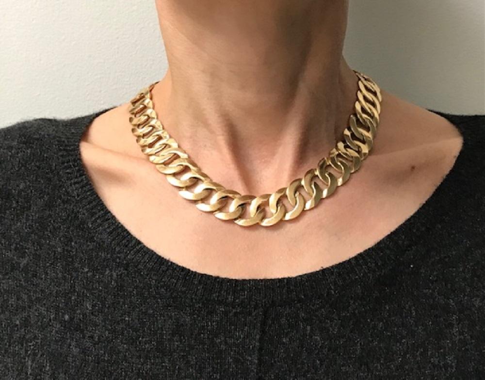 A glossy vintage circle link necklace made of 14k gold. The necklace was incredibly well designed and precisely crafted to lay perfectly on a neck. Each link has two groves that help to connect with the neighboring links. This design creates an