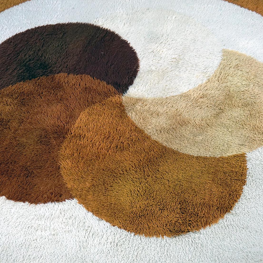 Late 20th Century Vintage Circular Beige and Brown Wool Flower Rug by Desso, Netherlands, 1970s For Sale