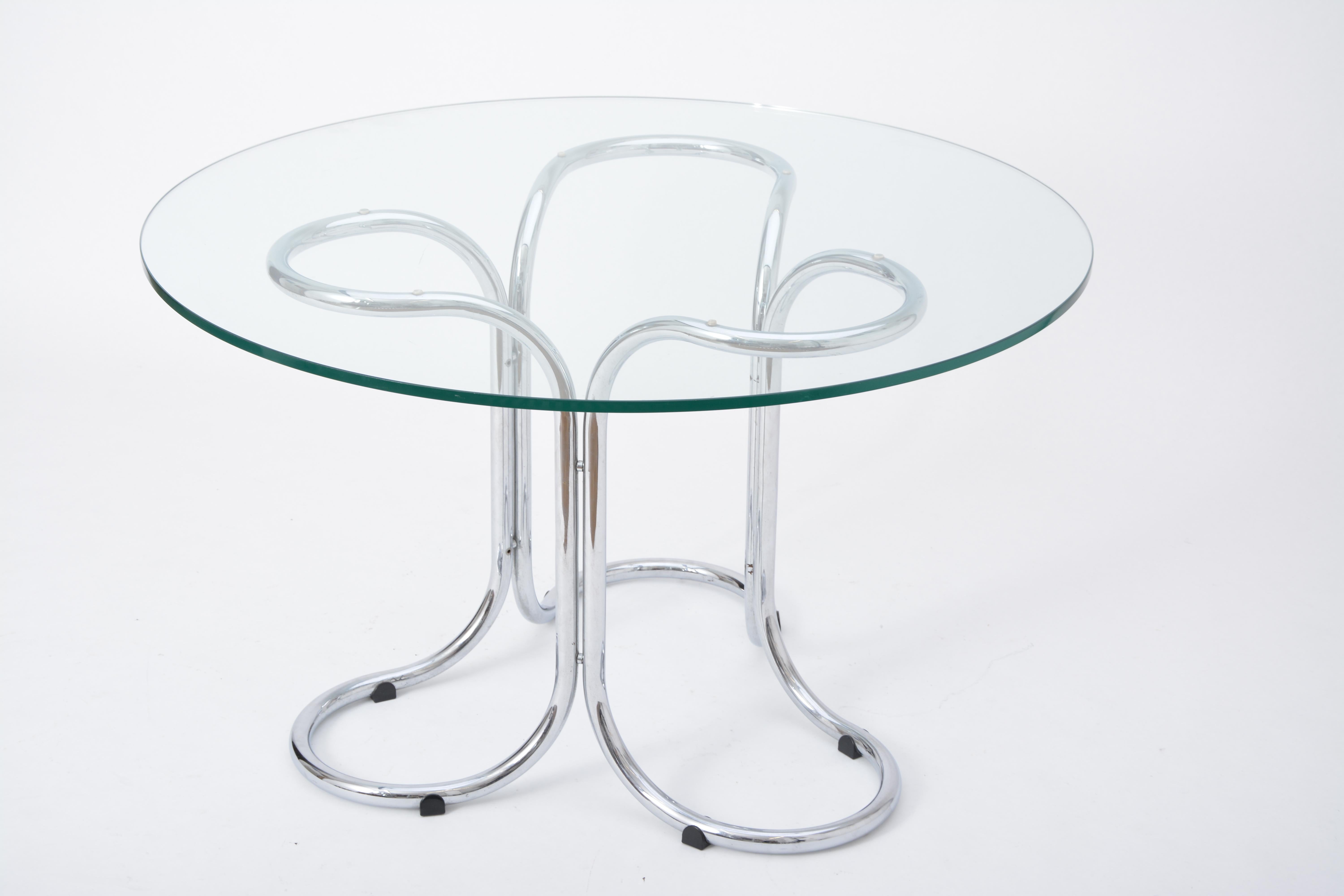 Circular Mid-Century Modern Glass table in the style of Giotto Stoppino

This glass table was produced in the style of Giotto Stoppino. It is made from a chromed steel base which resembles the shape of a flower petal and a circular glass top.