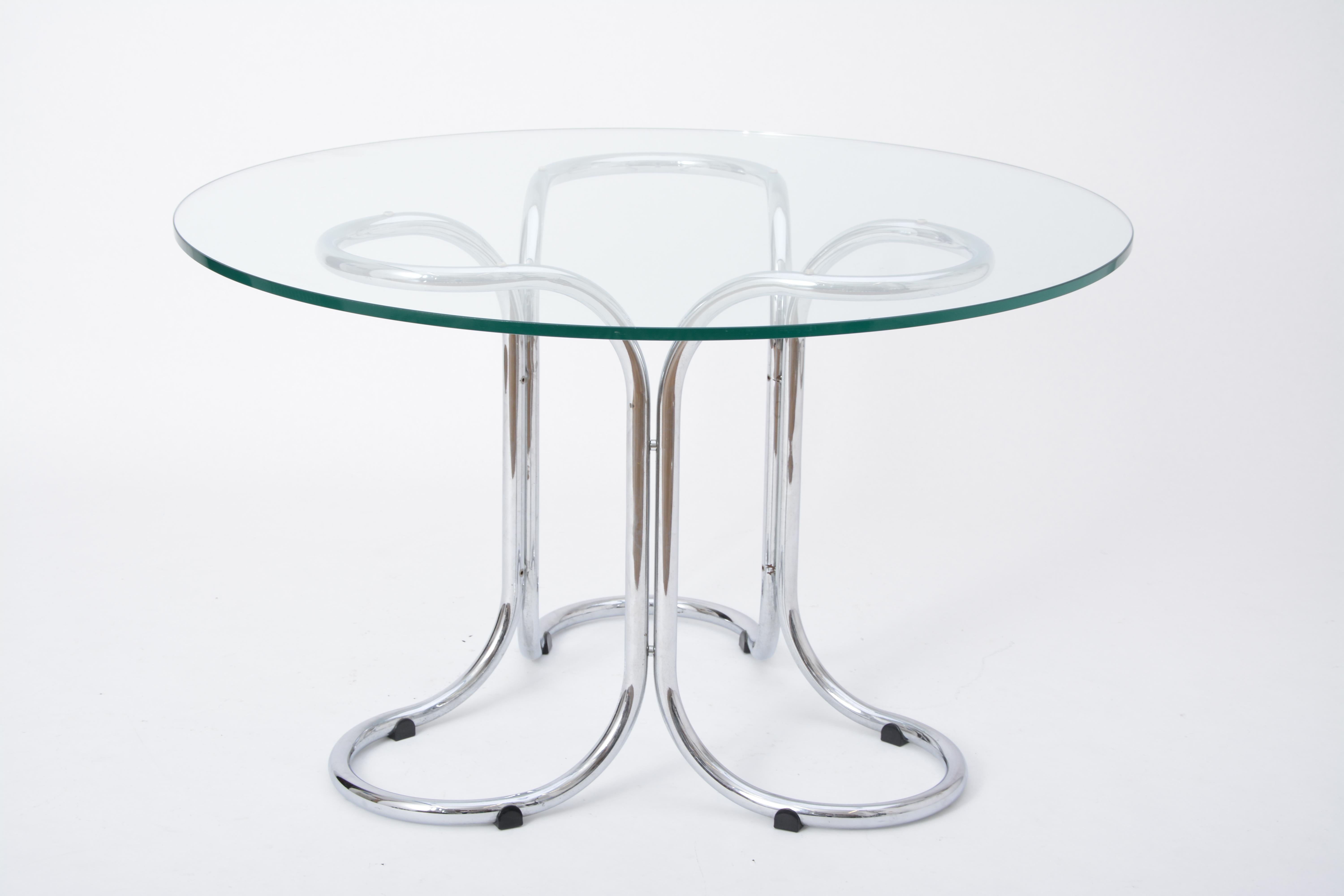Italian Circular Mid-Century Modern Glass table in the style of Giotto Stoppino