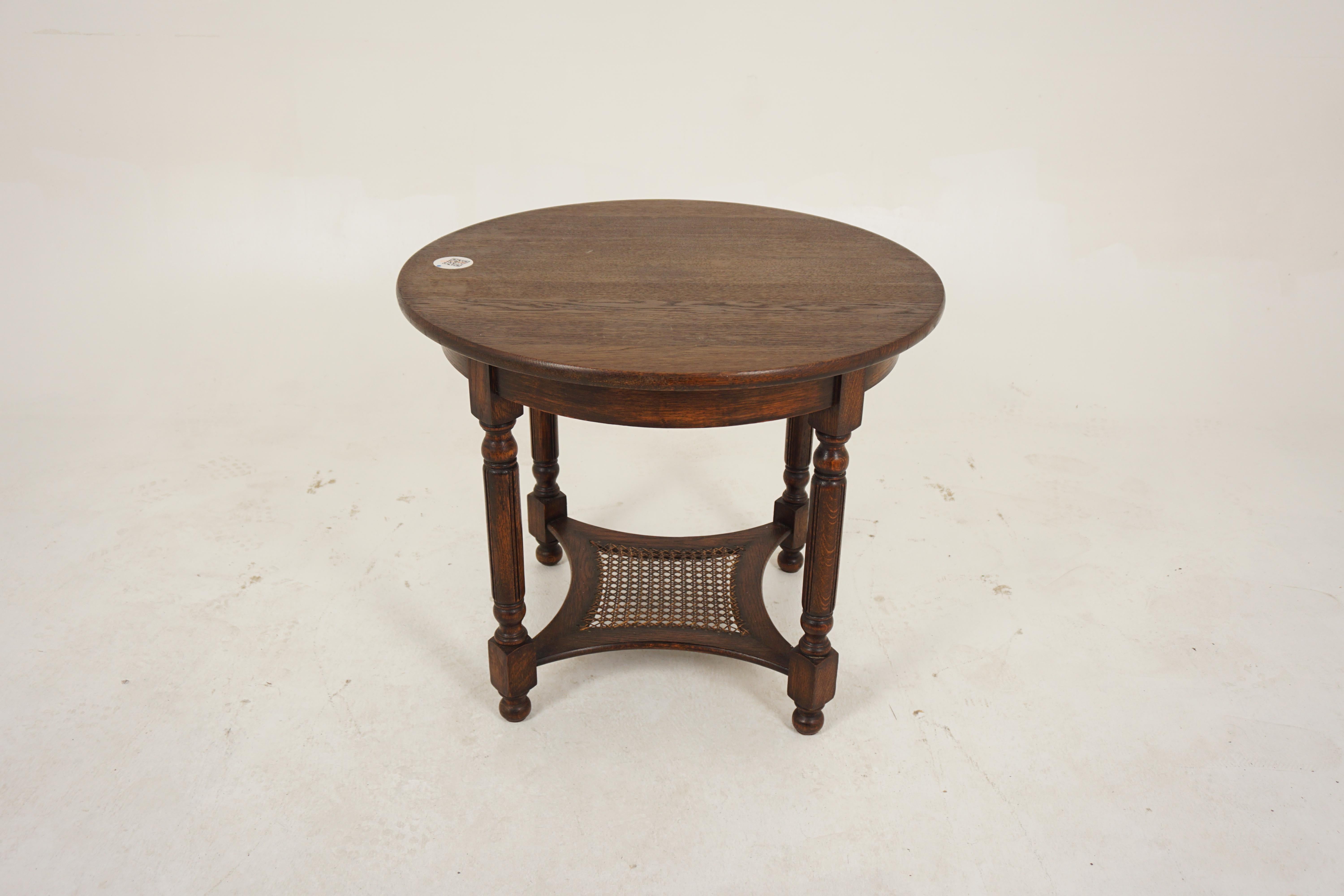 Vintage circular oak coffee table, end table, Scotland 1930, H497

Scotland 1930
Solid oak
Original finish
Circular Oak Top
Standing on four turned legs
Connected by a caned undershelf
Ending on bum feet
Very clean and in good solid
