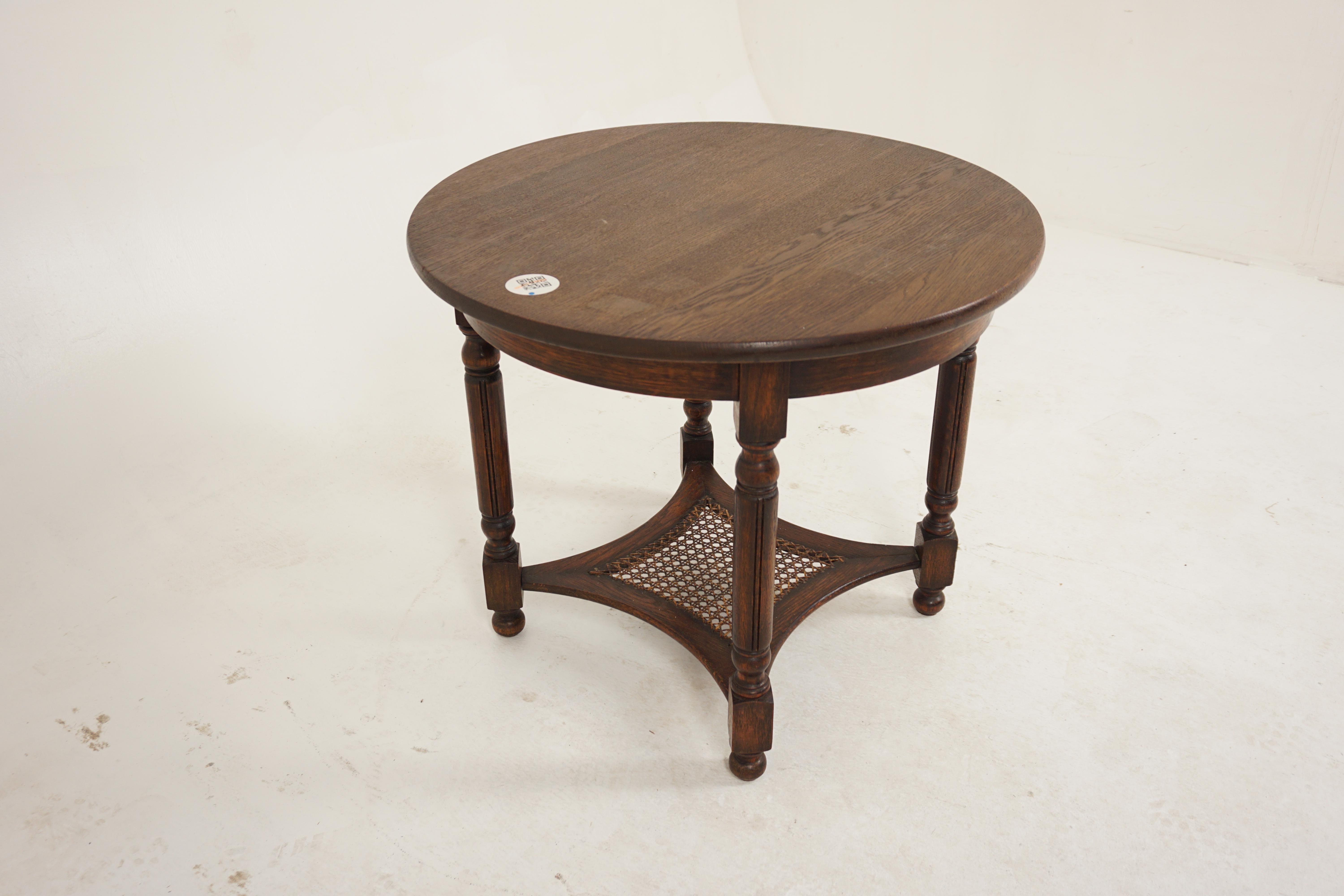 Vintage Circular Oak Coffee Table, End Table, Scotland 1930 In Good Condition In Vancouver, BC