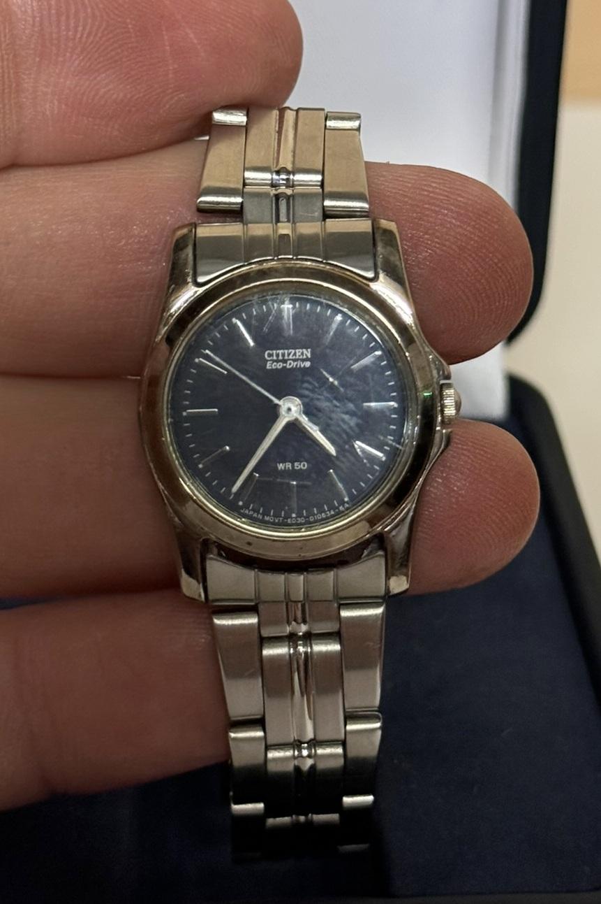 ViNTAGE CITIZEN ECO DRIVE LADIES WRIST WATCH IN THE ORIGINAL BOX WR 50 Modell Damen im Angebot