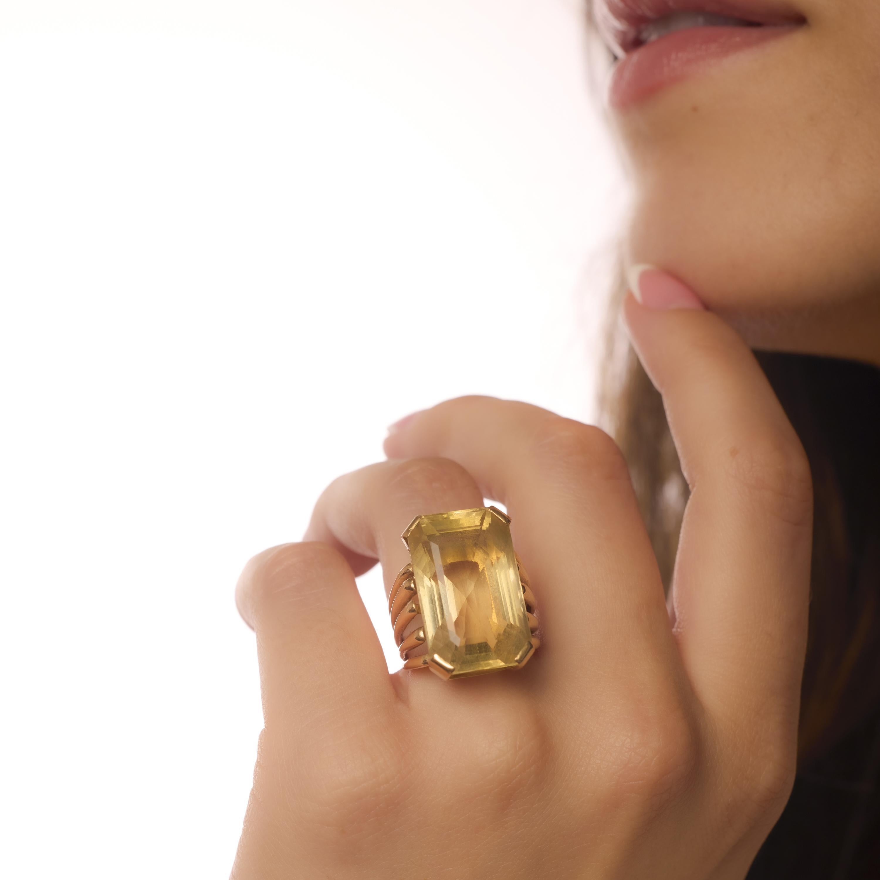 Taglio smeraldo Anello cocktail vintage in oro giallo 18k con citrino in vendita