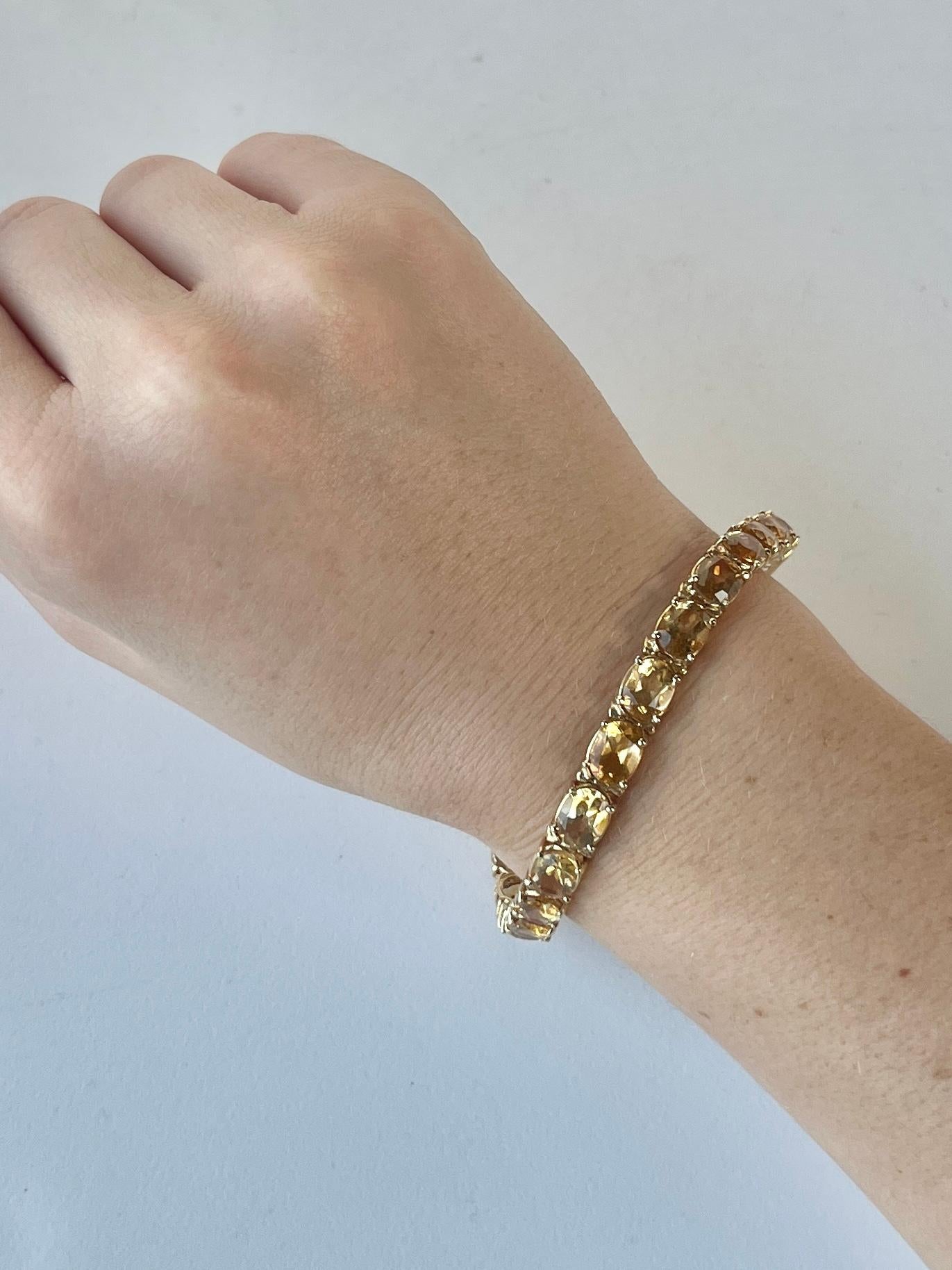 This sweet bracelet holds 20 yellow citrine stones. This is modelled in 14carat gold. 

Length: 18cm
Stone Dimensions: 6.5 x 9mm

Weight: 16.3g