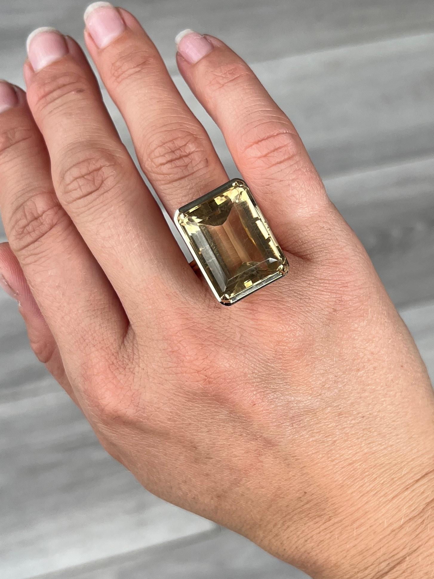 Cocktailring aus Citrin und 18 Karat Gold mit Citrin (Smaragdschliff) im Angebot