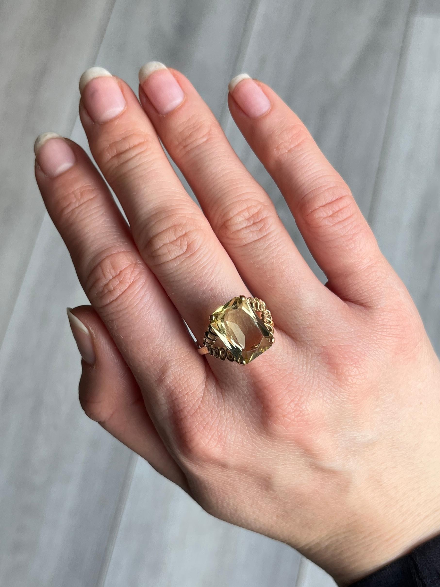 Taille ovale Bague cocktail vintage en or 9 carats et citrine en vente