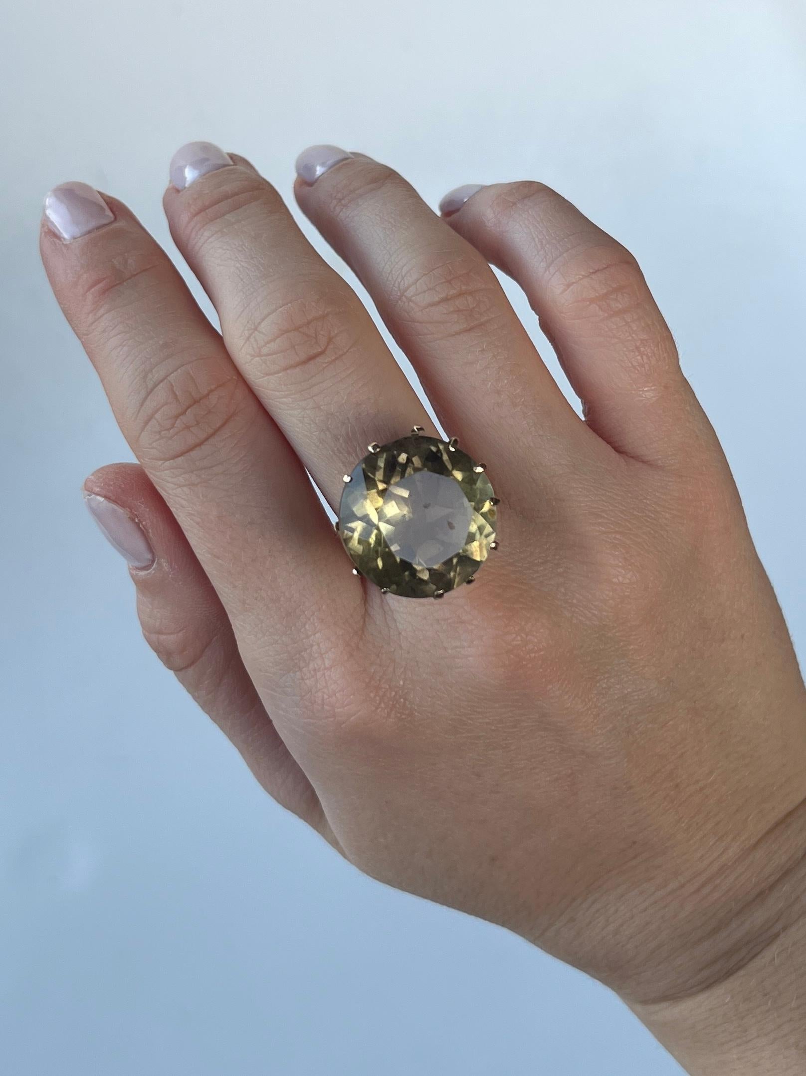 Cocktailring aus Citrin und 9 Karat Gold mit Citrin (Rundschliff) im Angebot