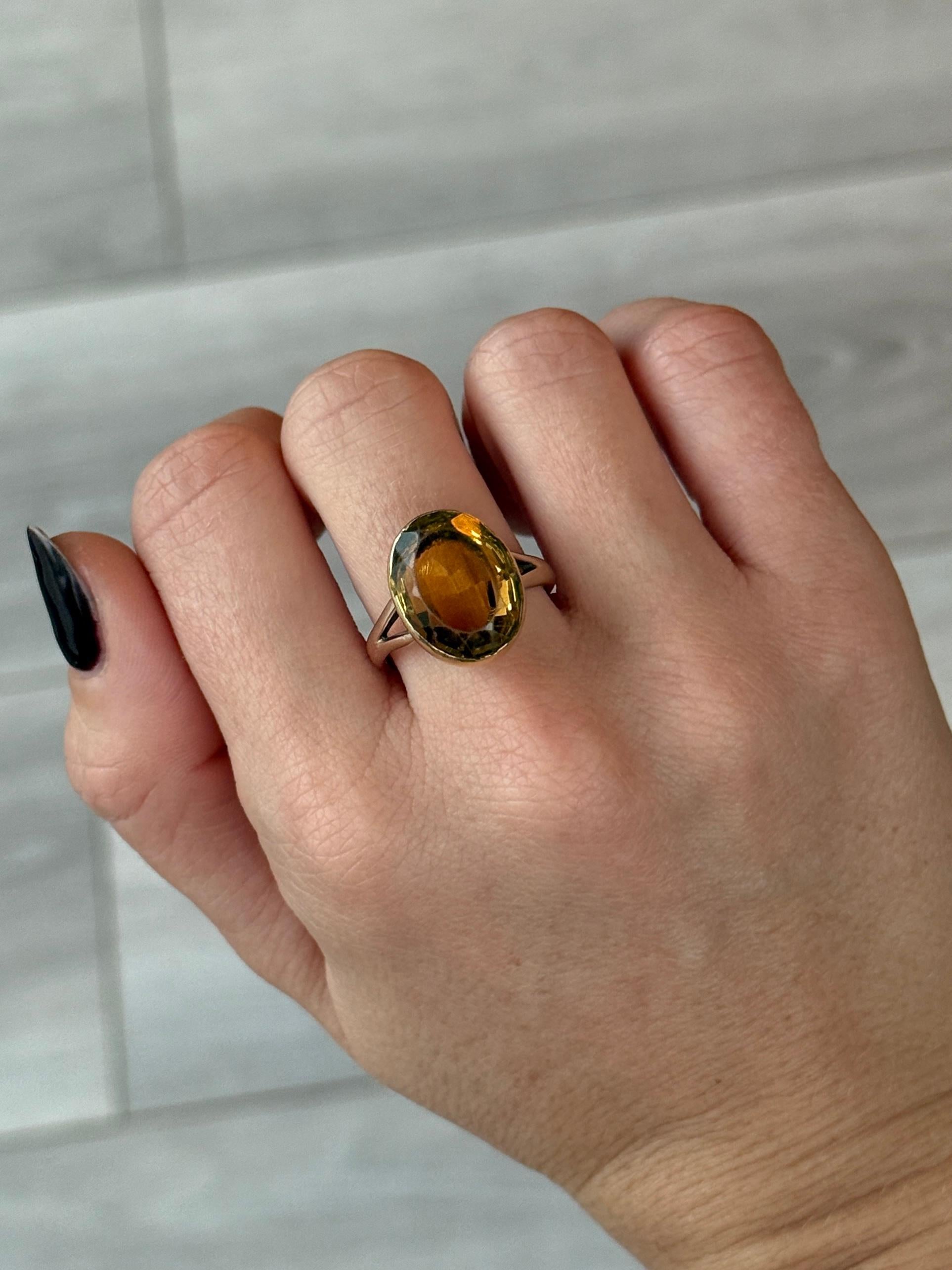 Cocktailring aus Citrin und 9 Karat Gold mit Citrin (Smaragdschliff) im Angebot