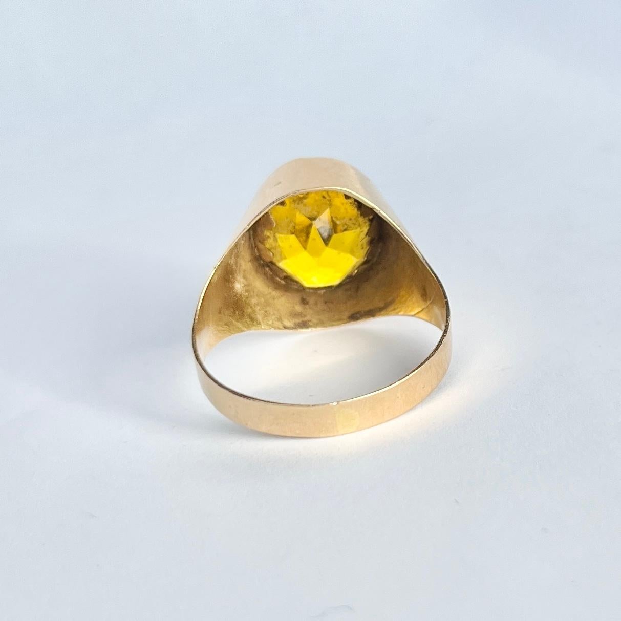 Vintage Citrine and 9 Carat Gold Cocktail Ring In Good Condition For Sale In Chipping Campden, GB