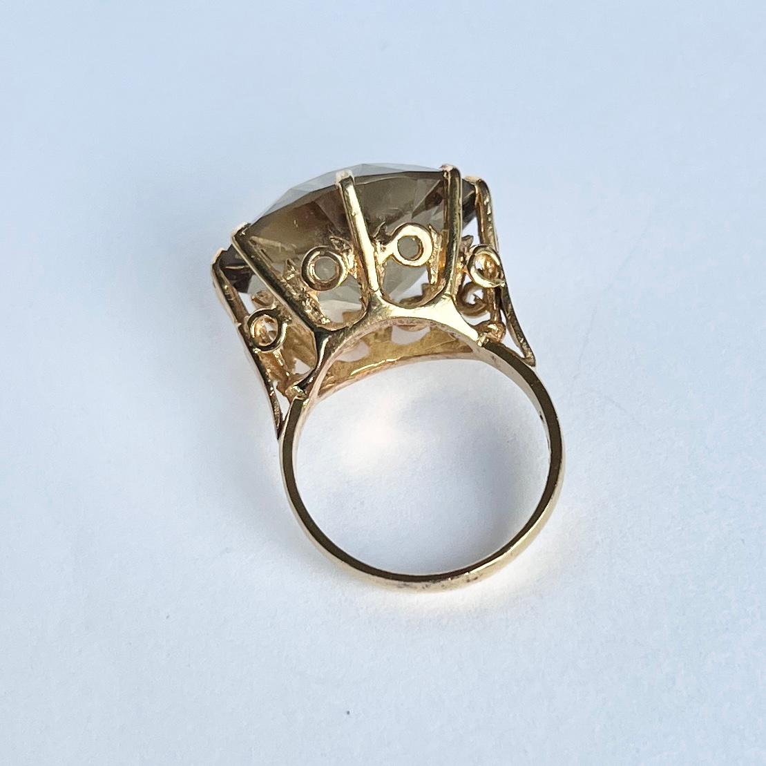 Vintage Citrine and 9 Carat Gold Cocktail Ring In Good Condition For Sale In Chipping Campden, GB