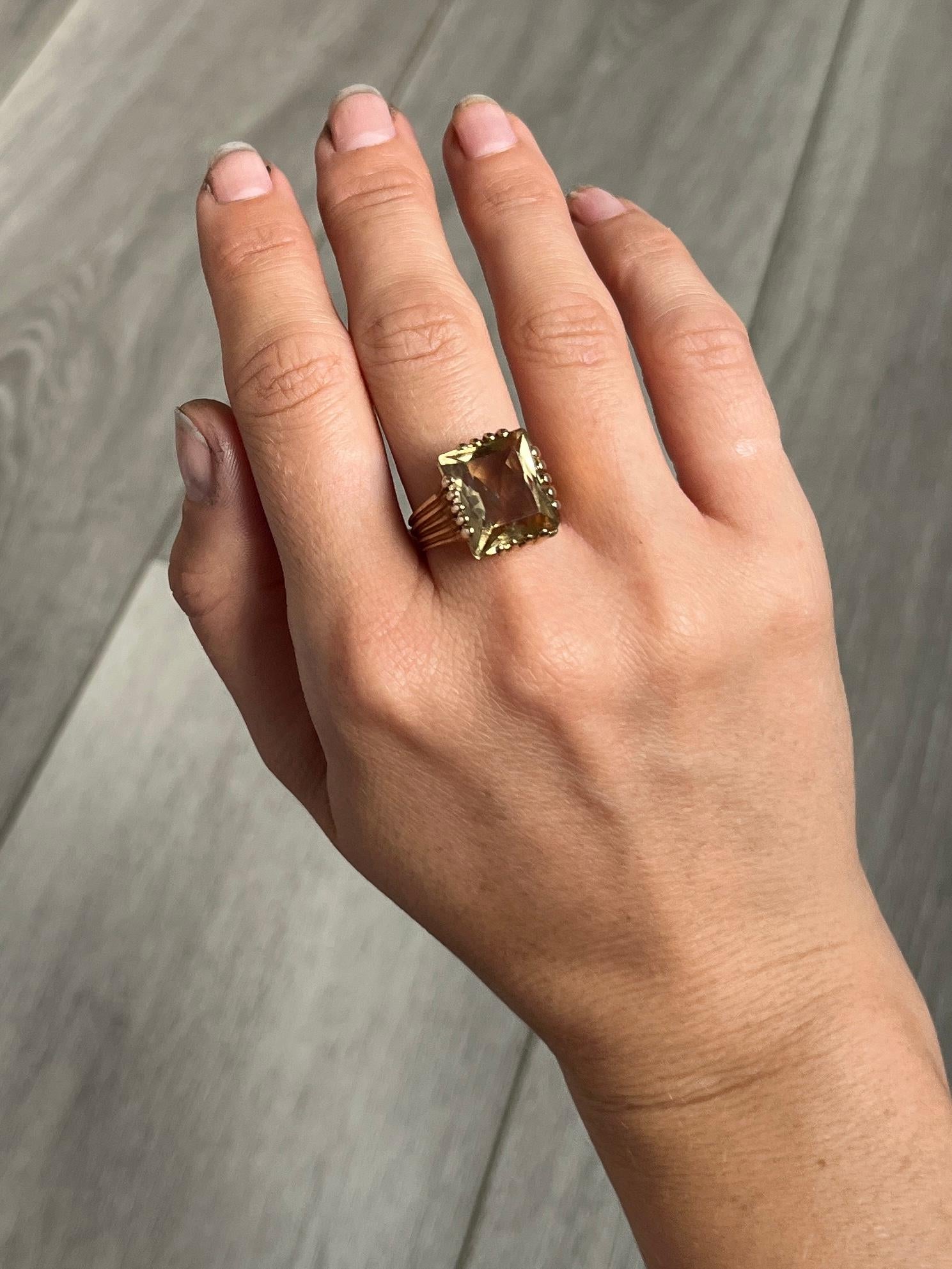 Vintage Citrine and 9 Carat Gold Cocktail Ring In Good Condition In Chipping Campden, GB