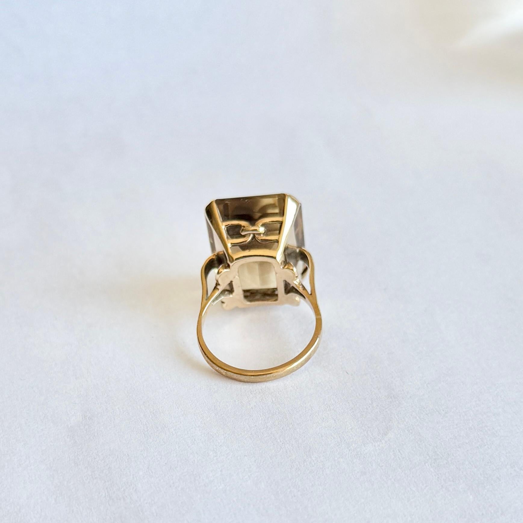 Vintage Citrine and 9 Carat Gold Cocktail Ring In Good Condition In Chipping Campden, GB