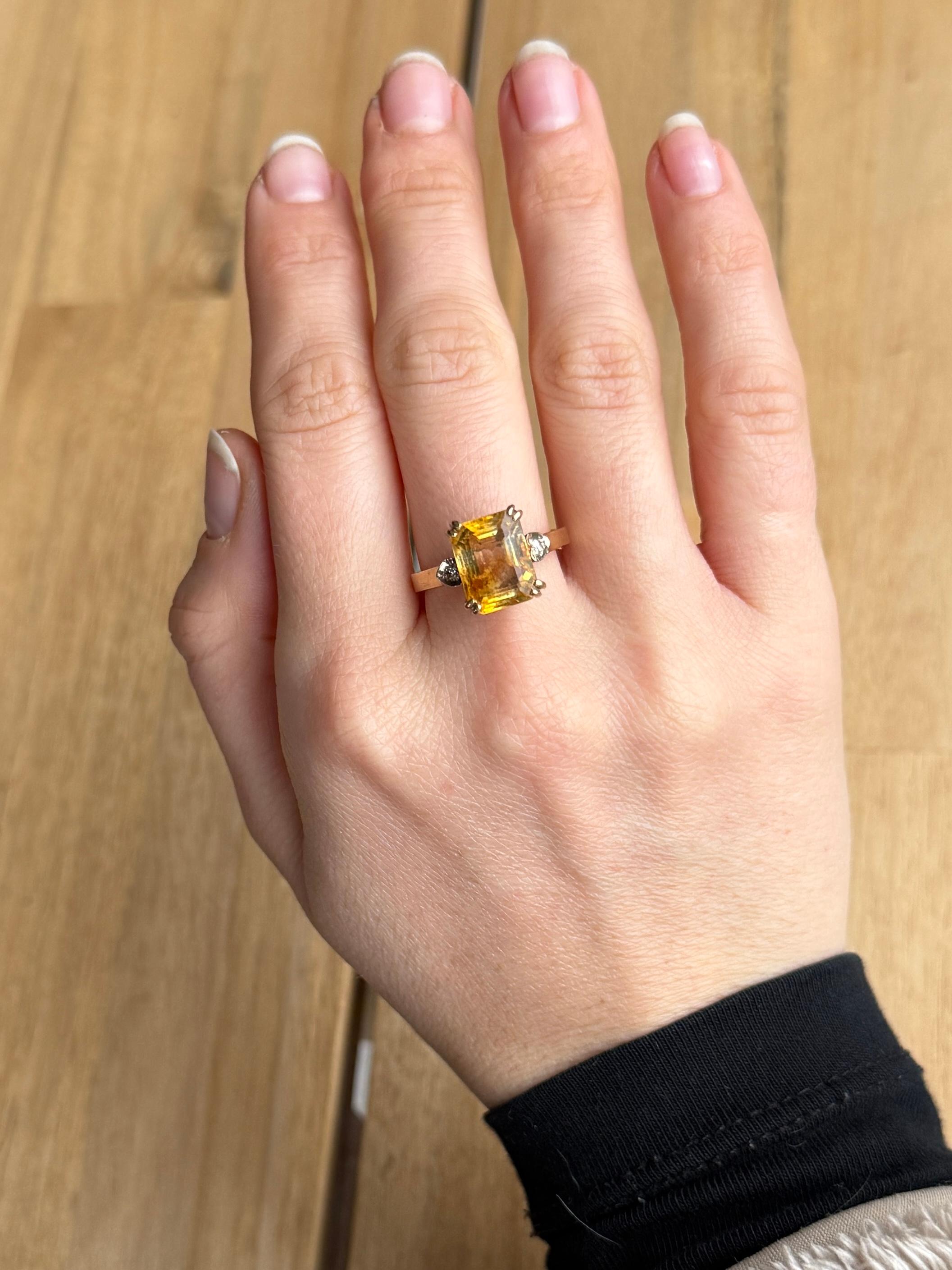 Oval Cut Vintage Citrine and Diamond 9 Carat Gold Solitaire Ring For Sale