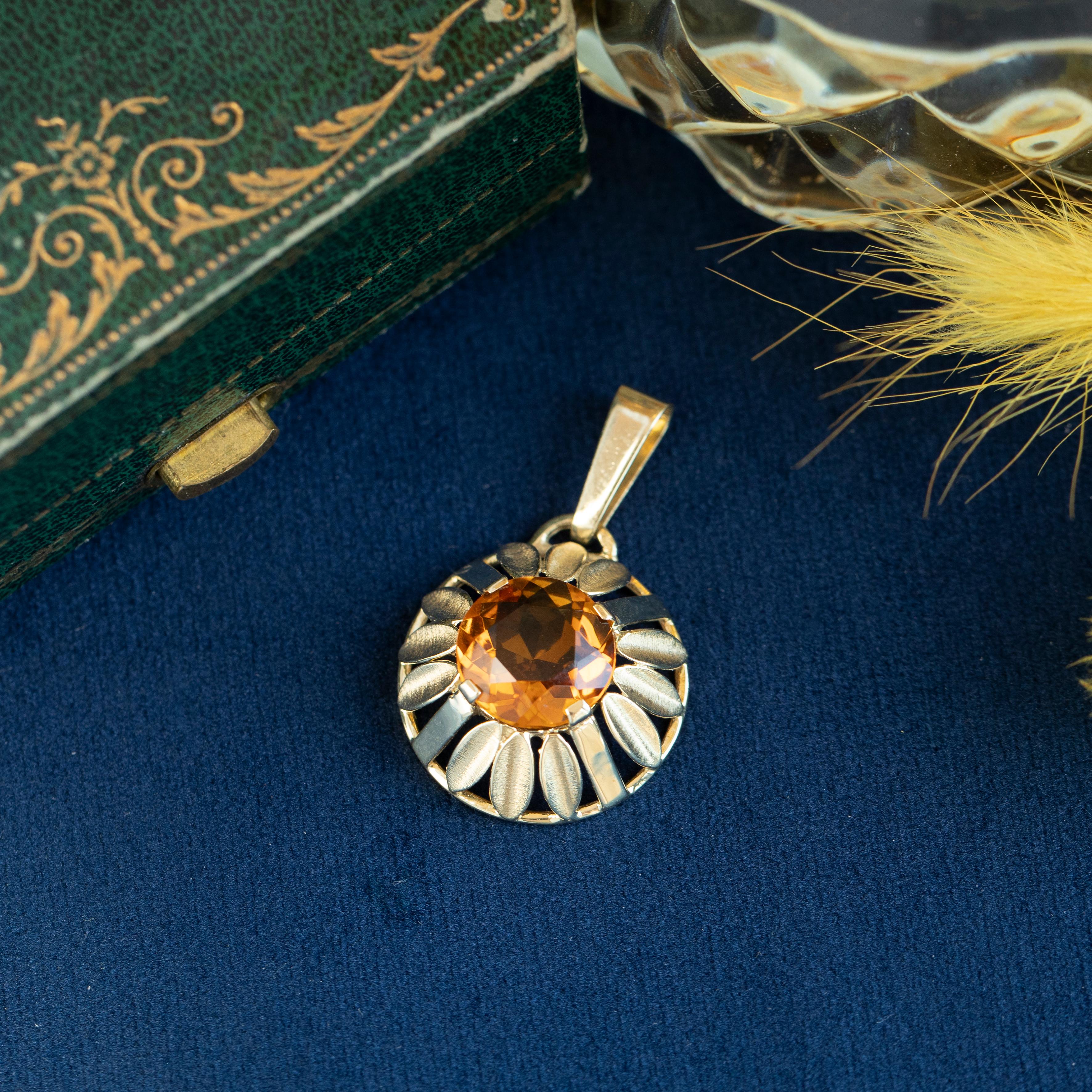 Gioielli d'epoca con ciondolo floreale in citrino, oro giallo 14K In condizioni buone in vendita a AMSTERDAM, NL