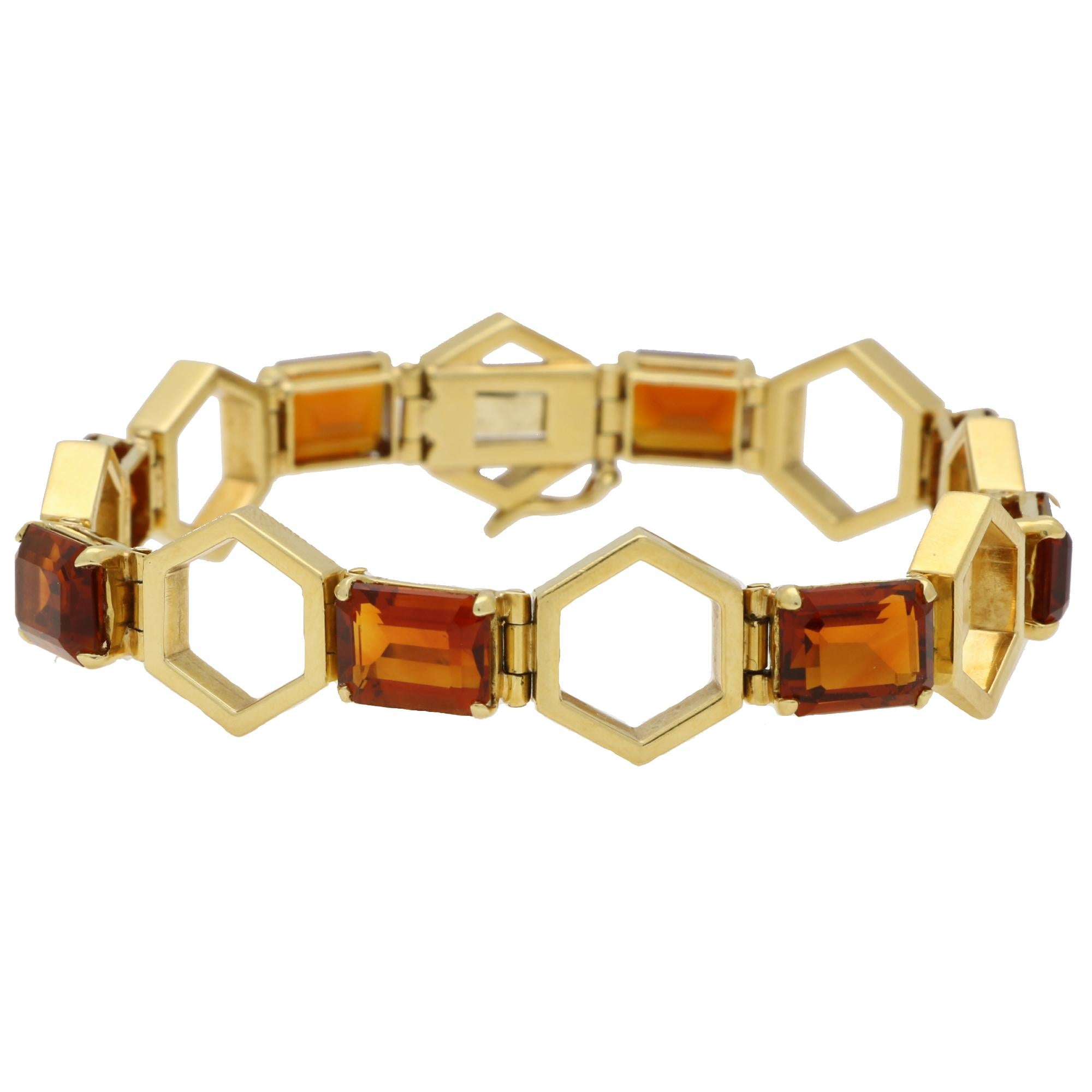 Taille émeraude Bracelet à maillons épais vintage en or jaune 18 carats à motif nid d'abeille en vente
