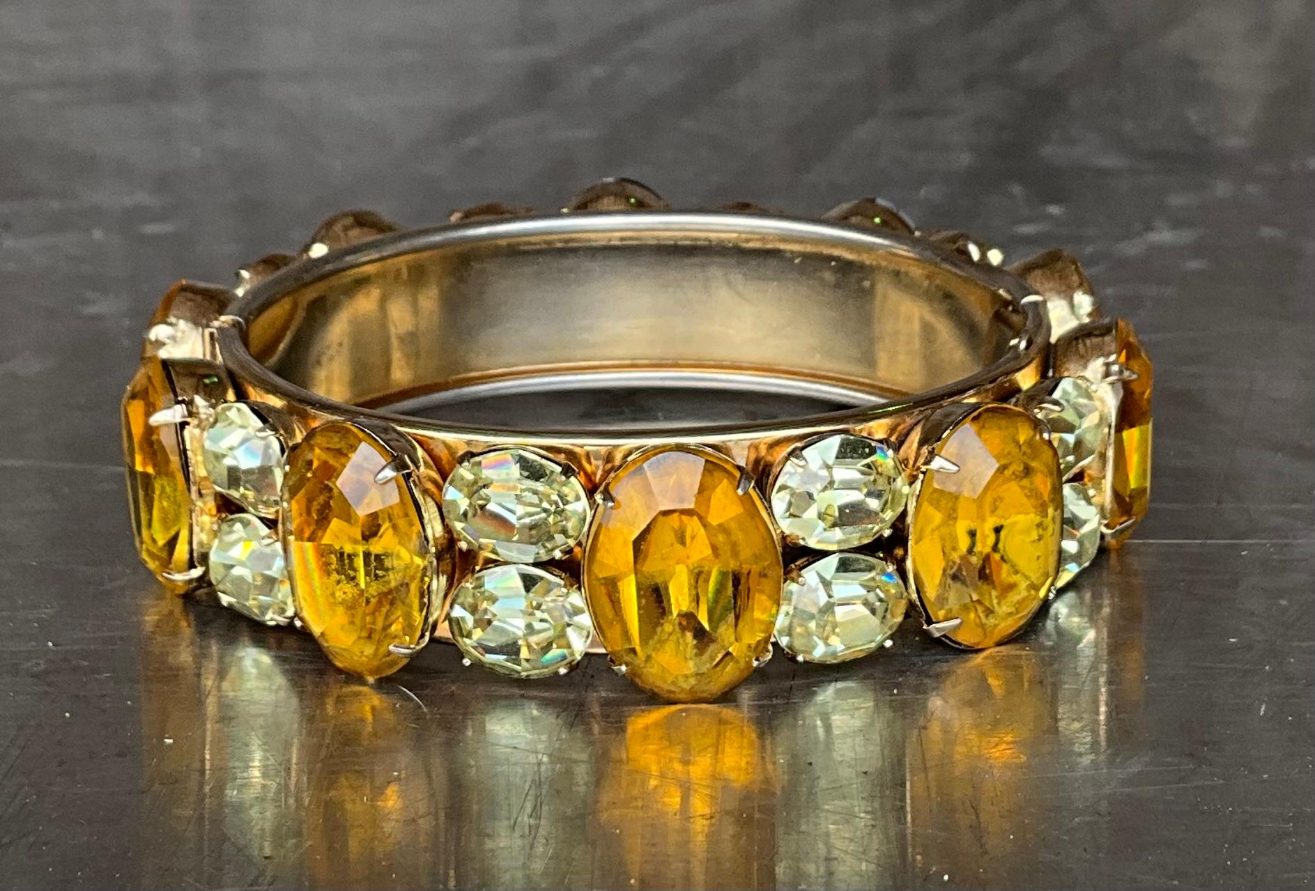 Cabochon Bangle vintage con citrino e strass in vendita
