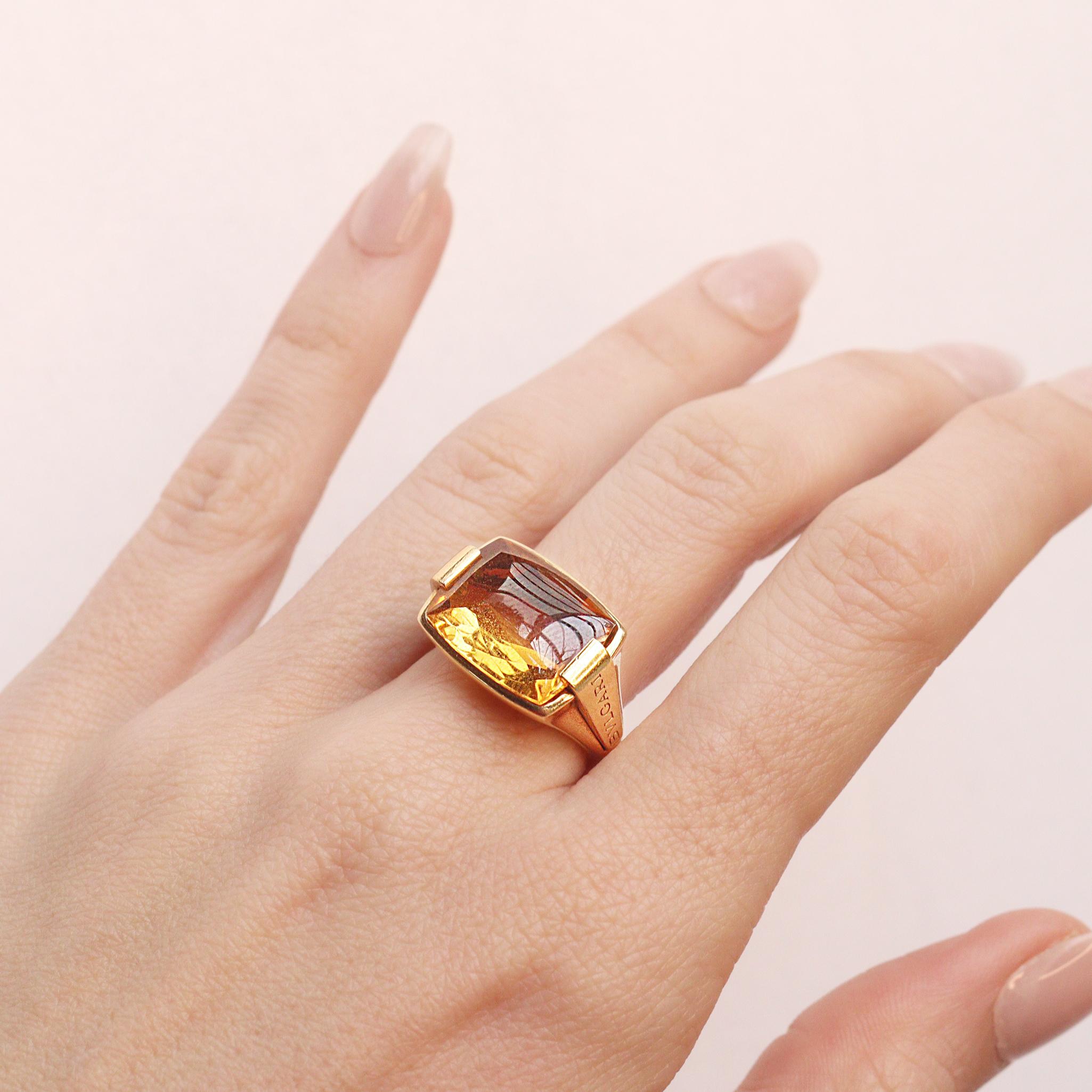 Vintage Citrine Signed Bvlgari Metropolis 18k Gold Ring In Excellent Condition For Sale In New York, NY
