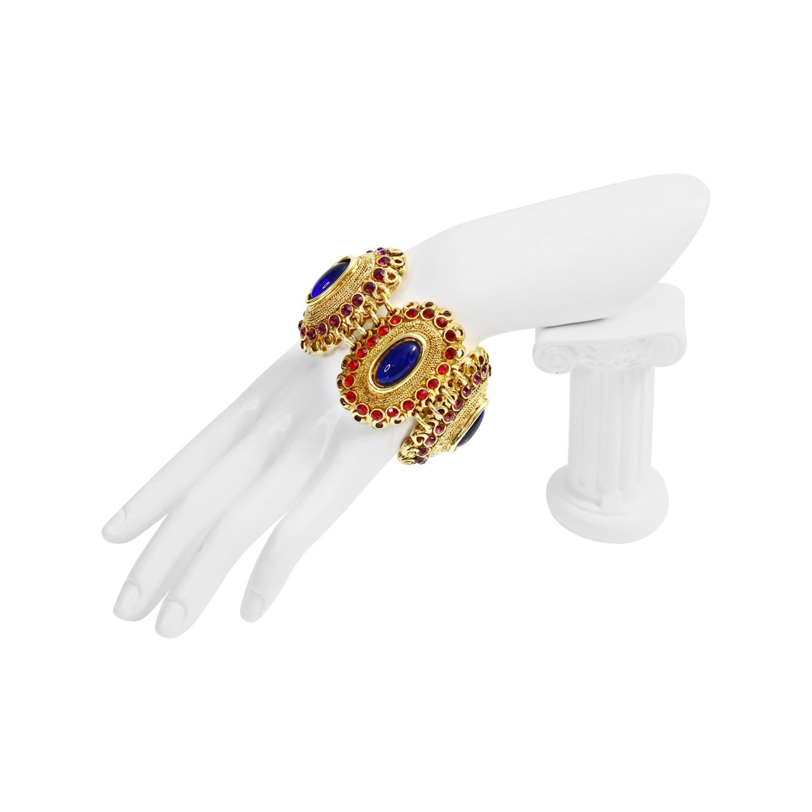 Vintage Claire Deve Pulsera de Resina Mogul Tono Dorado Circa Década de 1980 en Bueno estado para la venta en New York, NY
