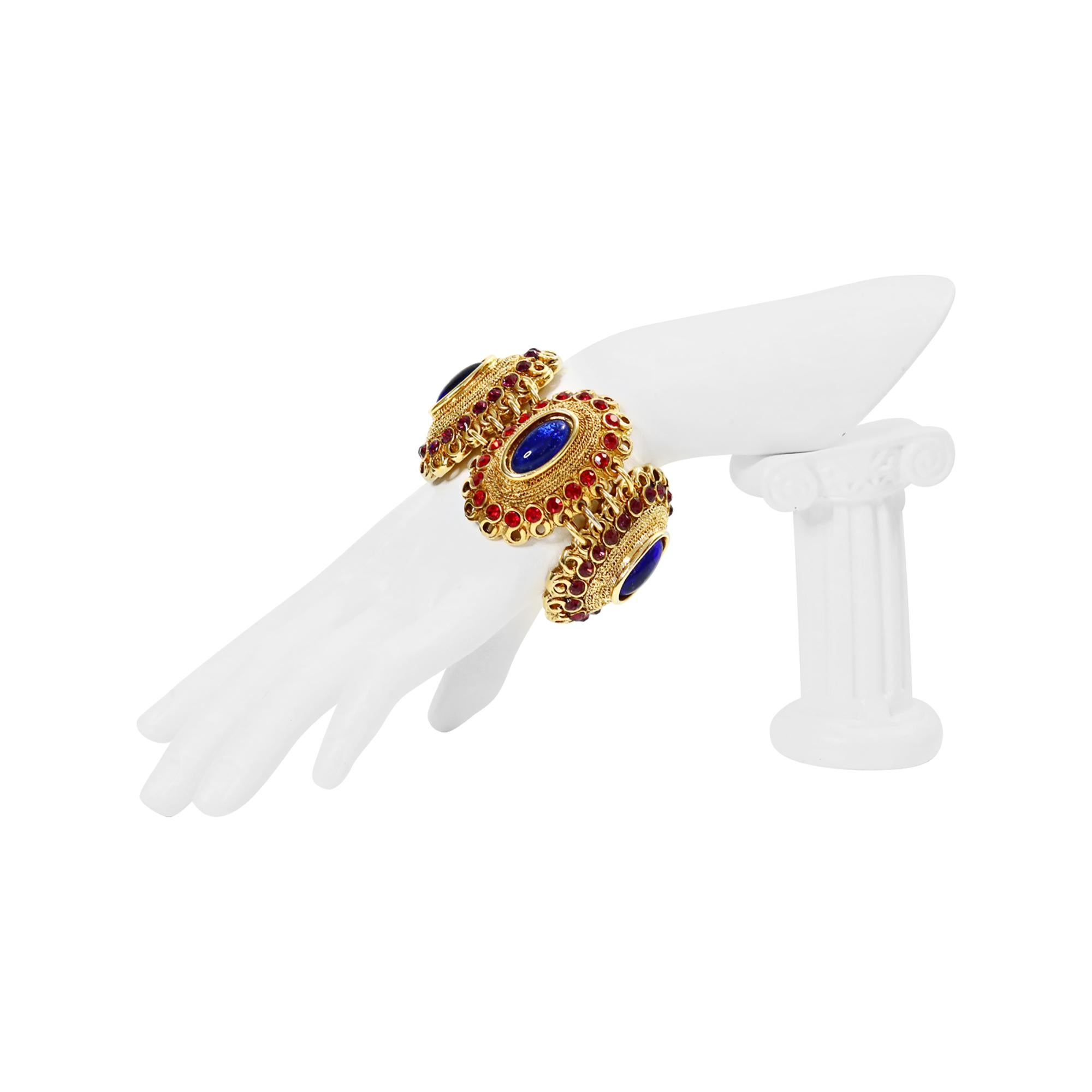 Vintage Claire Deve Gold Tone Mogul Resin Bracelet Circa 1980s In Good Condition For Sale In New York, NY