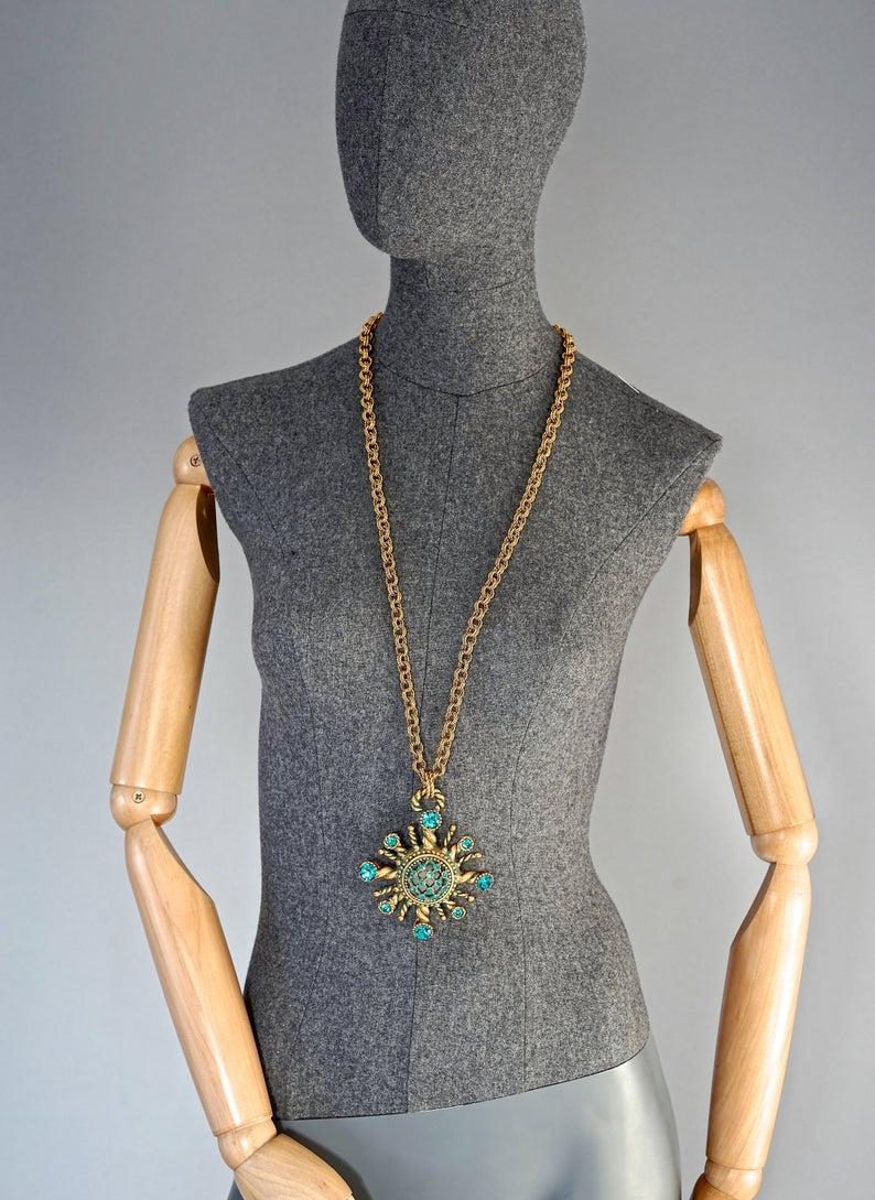 Vintage CLAIRE DEVE Sunburst Rhinestone Long Necklace In Excellent Condition For Sale In Kingersheim, Alsace