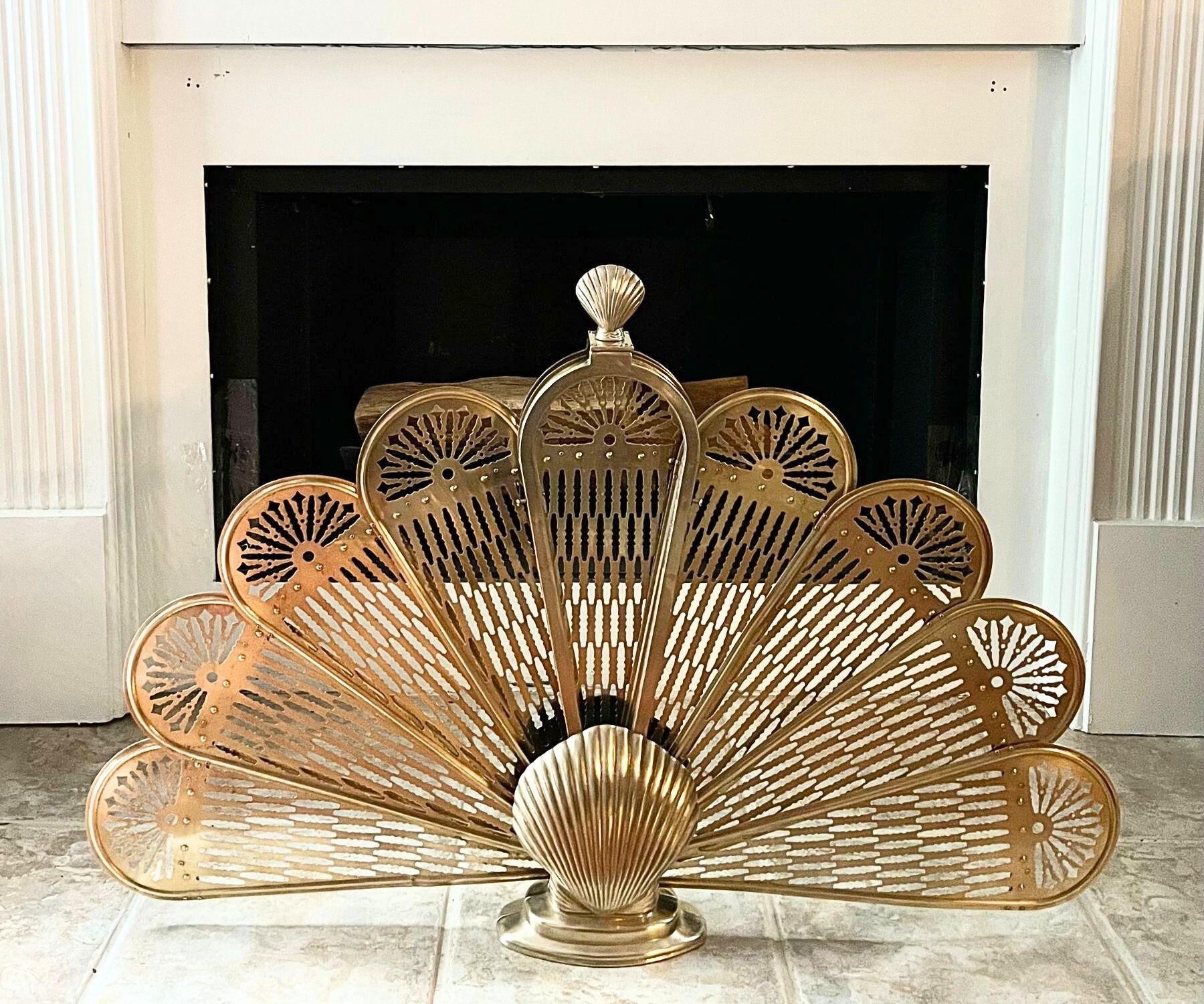 Vintage Solid Brass Clam Seashell Brass Peacock Fireplace Folding Fan Screen In Good Condition For Sale In Portsmouth, VA