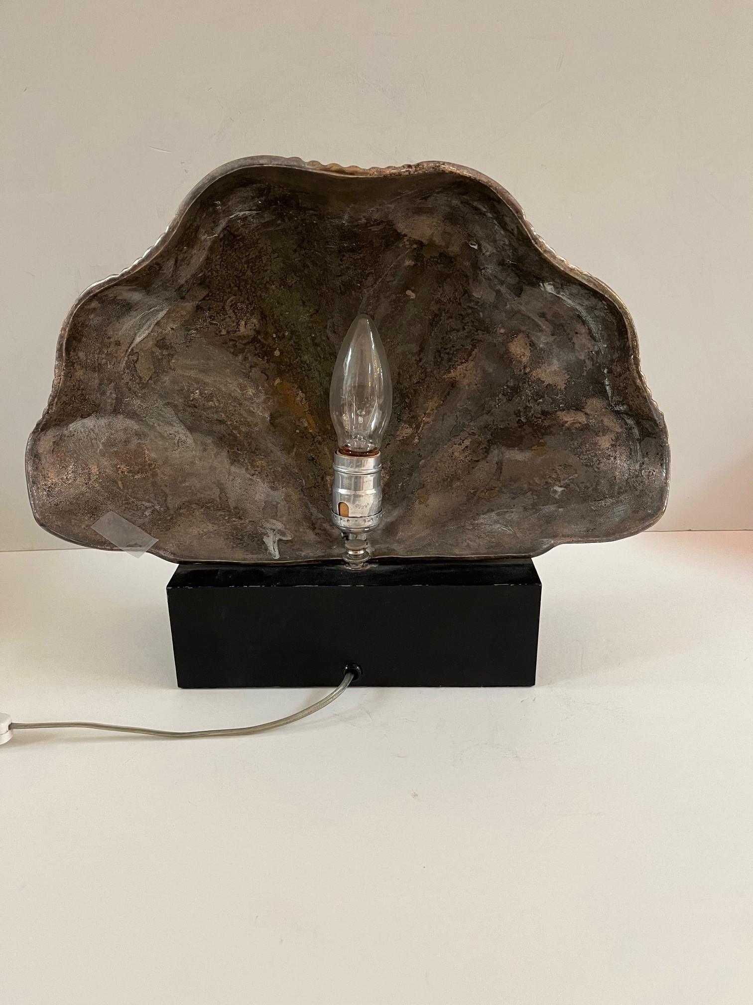 Vintage Clam Shell Shaped Table Lamp Mounted to a Rectangular Metal Black Base  For Sale 3