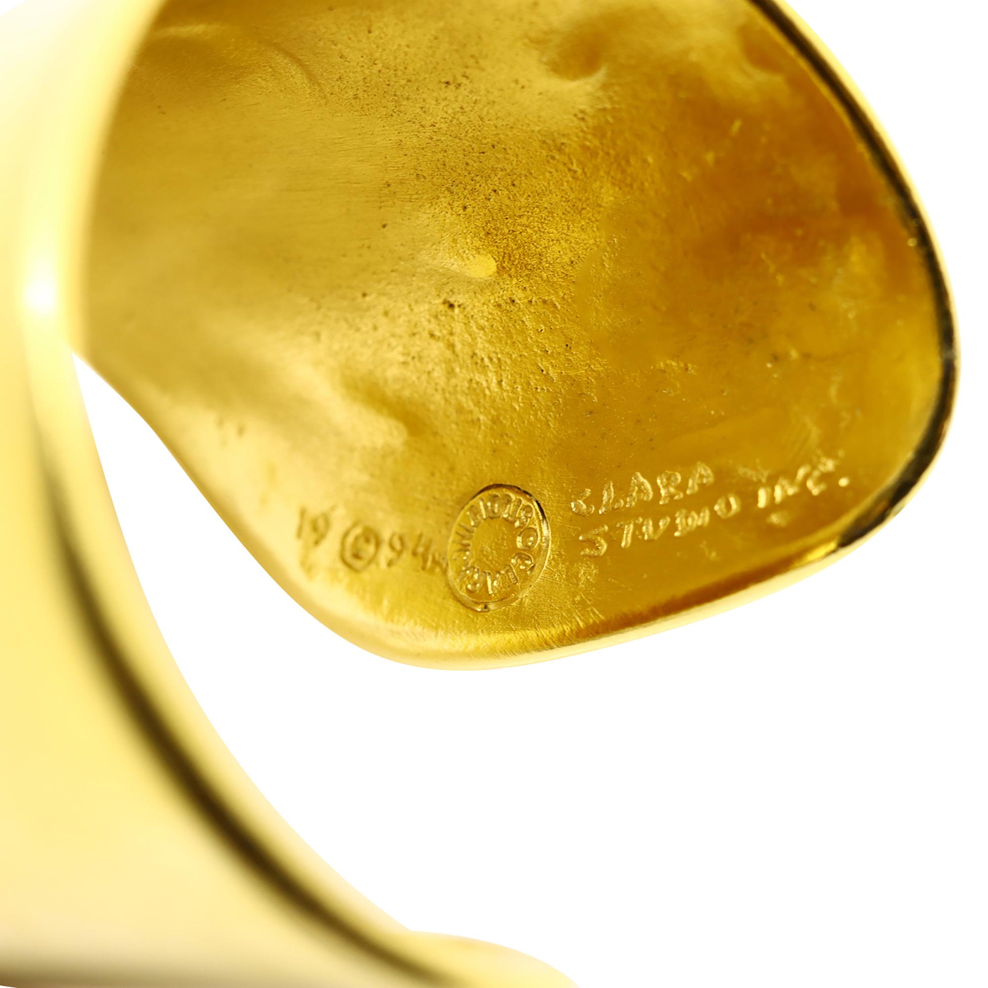 Brazalete vintage Clara Studio en tono dorado Circa 1990s en venta 2