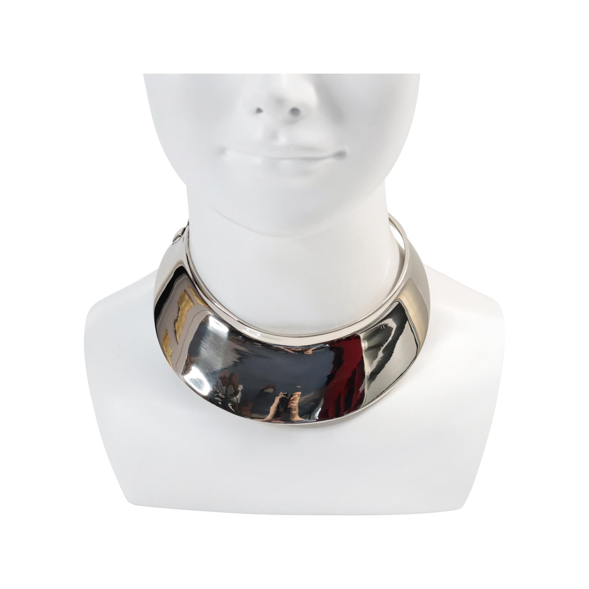 Vintage Clara Studio Silber Ton Choker Halskette CIRCA 1990er Jahre. Dies ist eines der schicksten Schmuckstücke überhaupt.  Sie ist seit Anbeginn der Zeit in Mode und wird es immer bleiben. Es strahlt Klasse und Raffinesse aus. Es würde auf allem