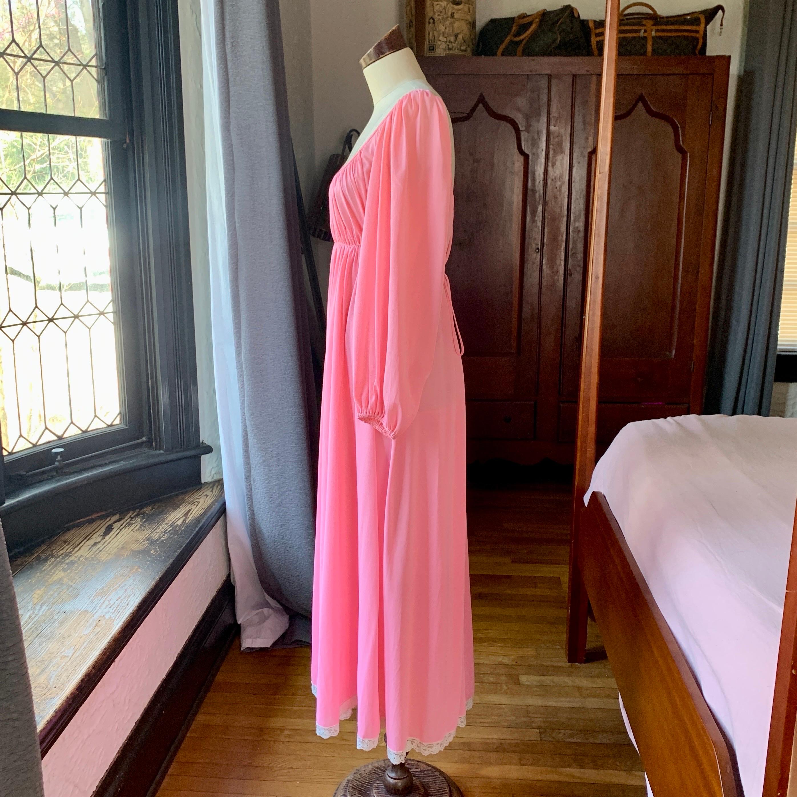 Vintage CLARE SANDRA LUCIE ANN Pink Nightgown Off Shoulder Pleated 36  In Good Condition For Sale In Asheville, NC