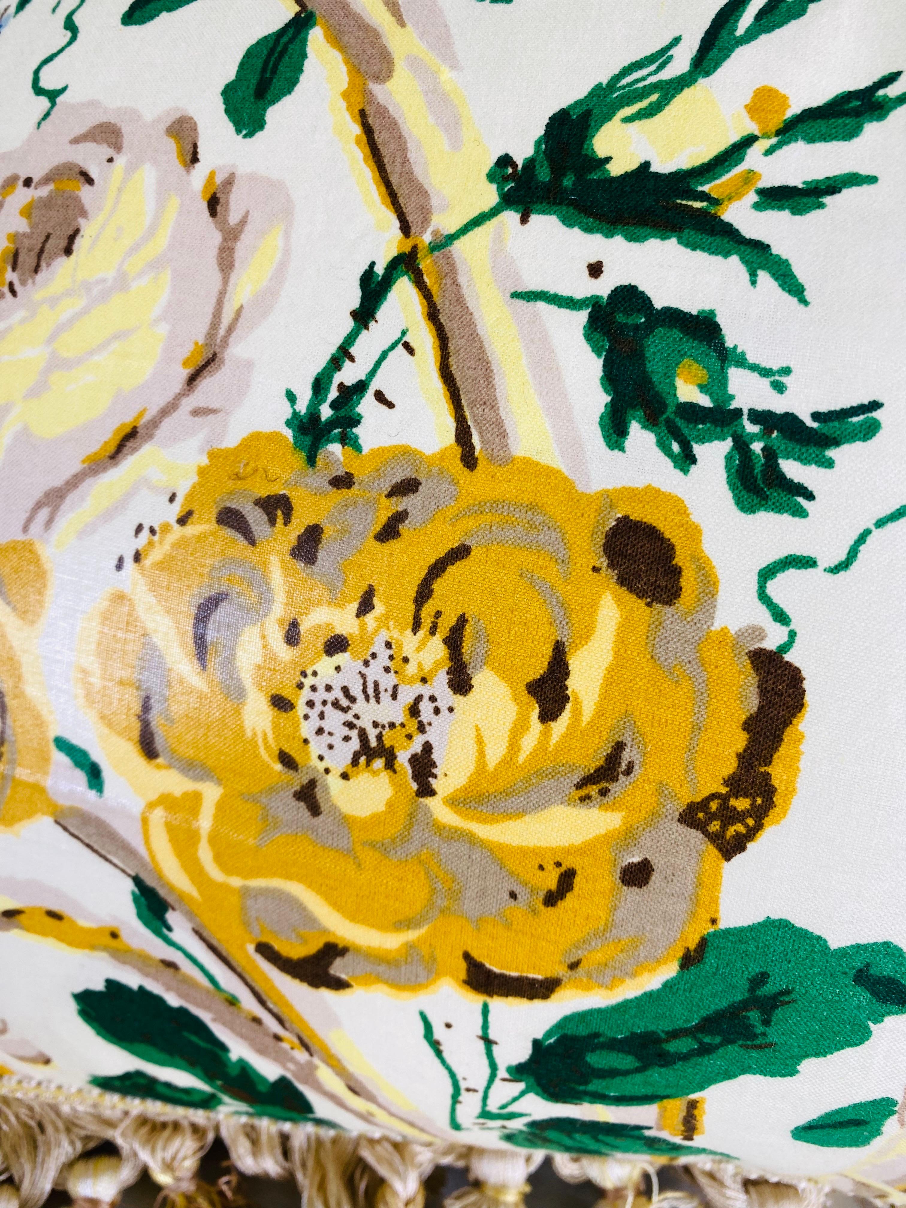 Coton Coussins lombaires vintage Clarence House à fleurs en coton gaufré en vente