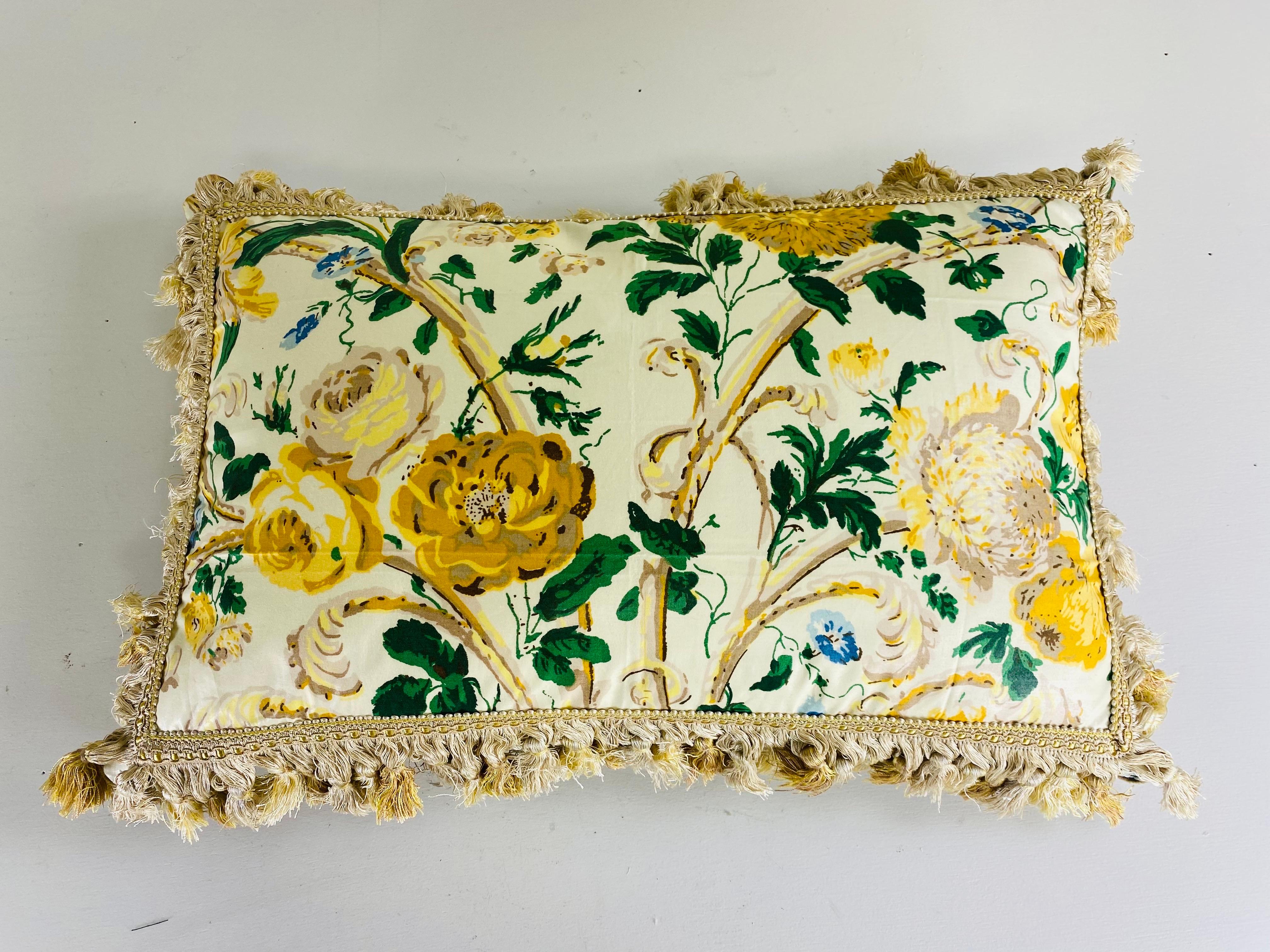 Coussins lombaires vintage Clarence House à fleurs en coton gaufré en vente 1