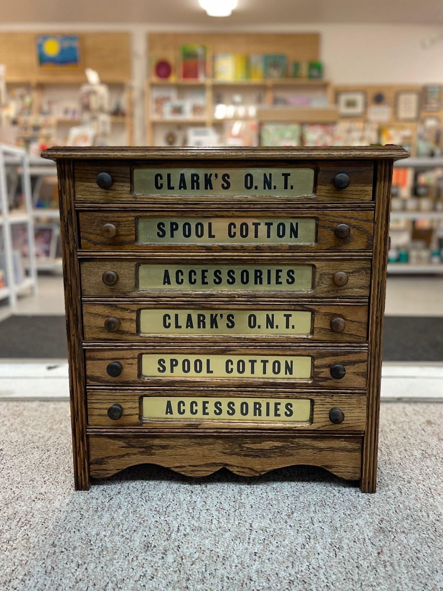 Vintage Clark's 0.n.t Spool Cabinet. (Moderne der Mitte des Jahrhunderts) im Angebot