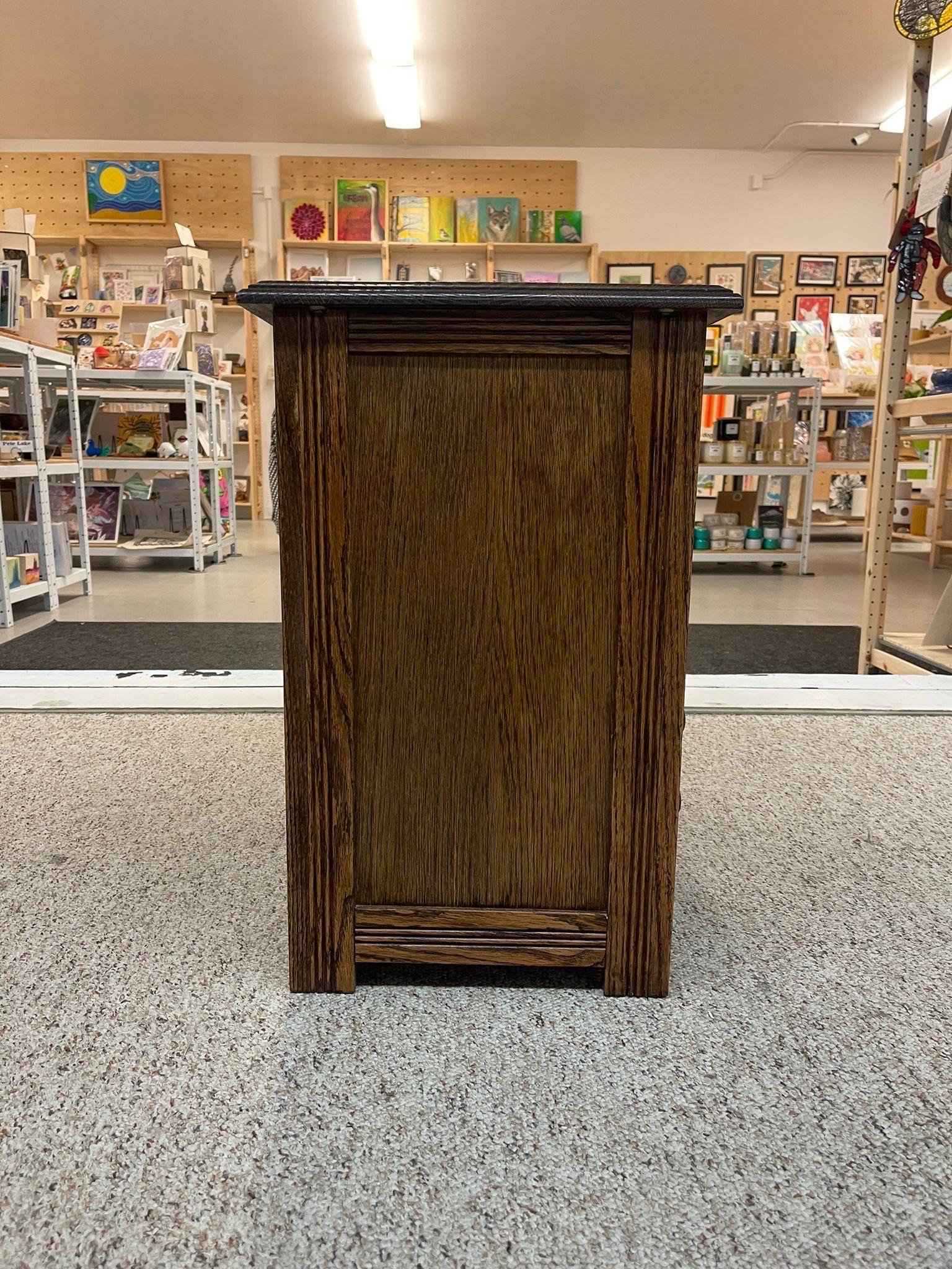 Vintage Clark’s 0.n.t Spool Cabinet. In Good Condition For Sale In Seattle, WA