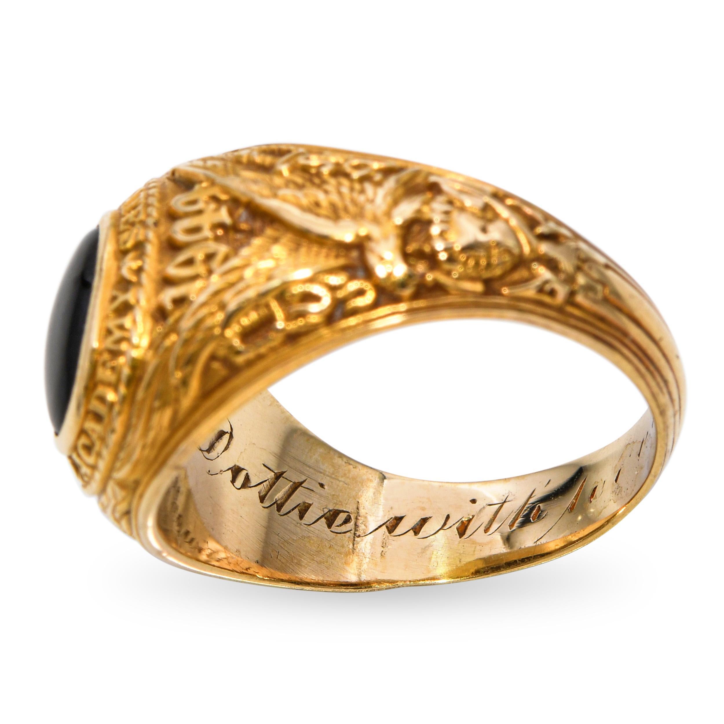Anello d'epoca in oro giallo con onice della classe 1944 dell'Accademia Navale degli Stati Uniti in vendita 3