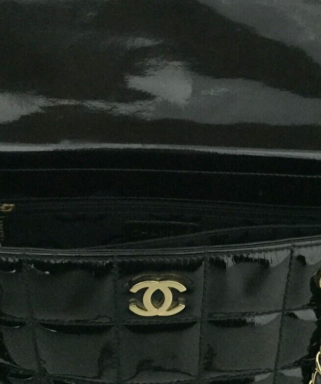 Vintage Classic Chanel Black Enamel Shoulder Bag For Sale 4