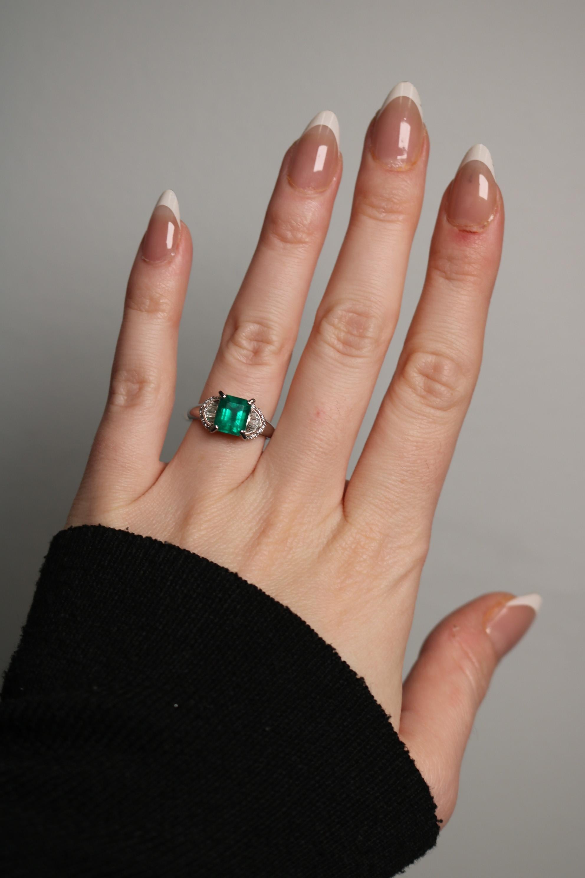 Vintage Emerald Diamond Engagement Ring Solitaire Setting in Platinum ~2.02ctw For Sale 3
