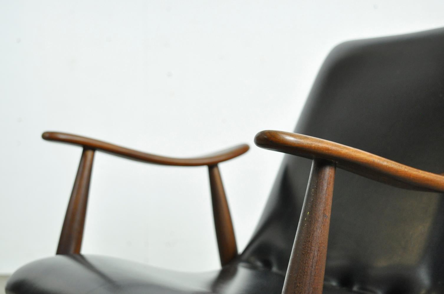 Vintage classic mid-century armchair by Louis van Teeffelen for Webe, 1960s For Sale 3